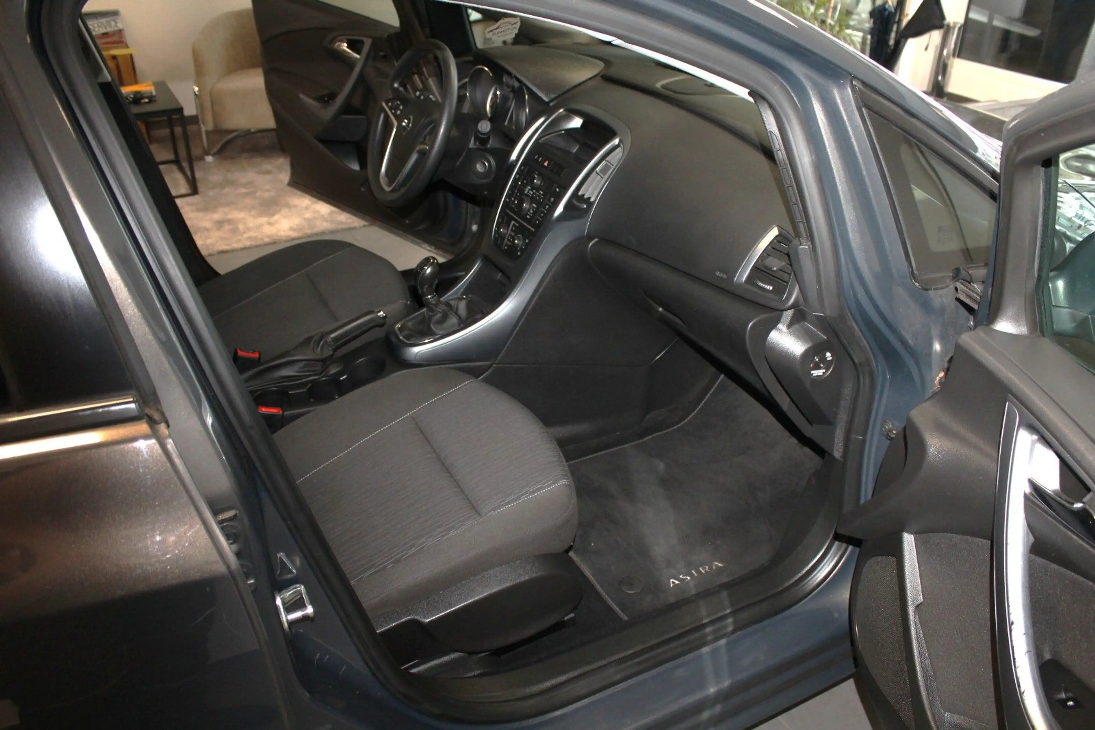 Opel Astra J Sports Tourer Edition — photo 10