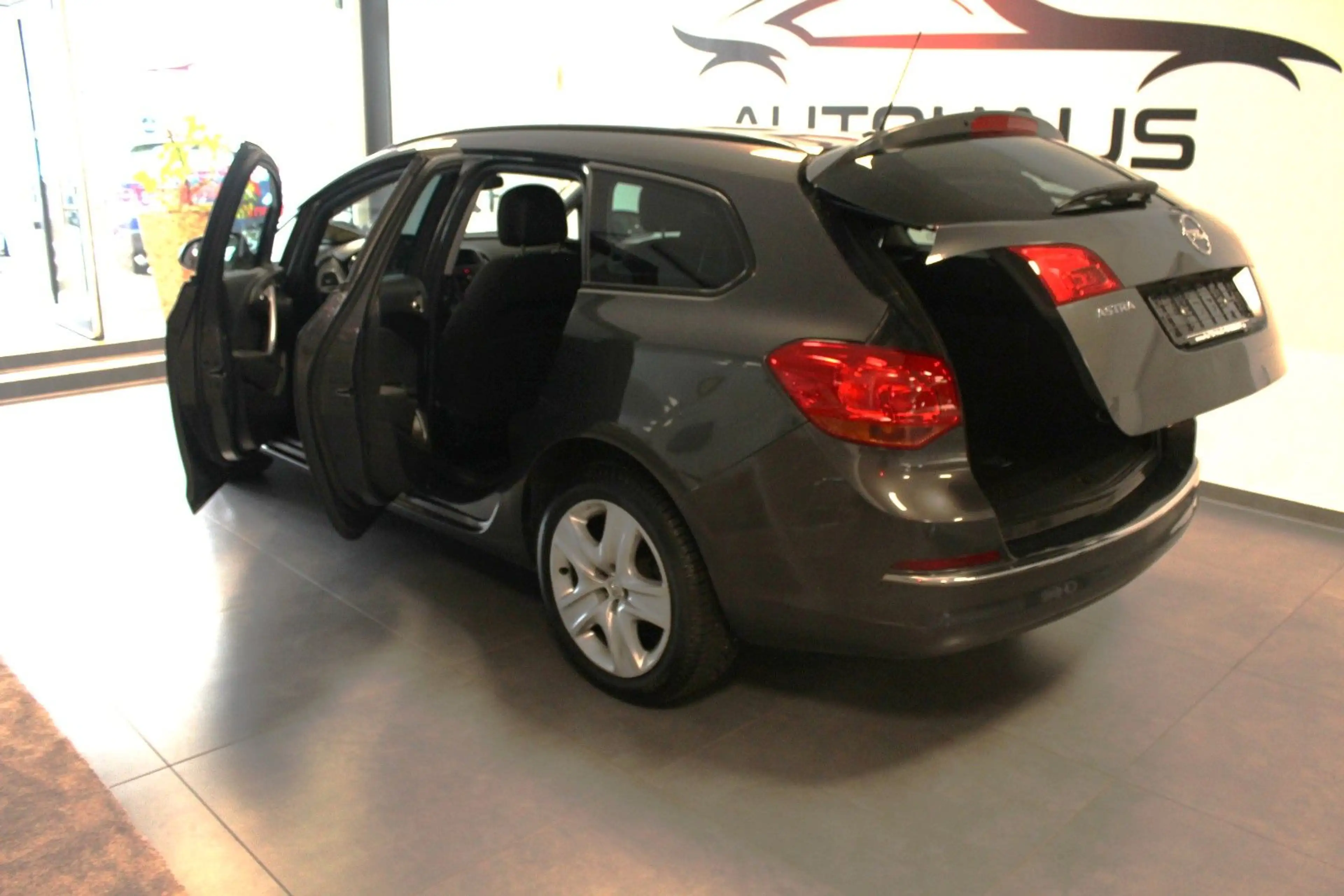 Opel Astra J Sports Tourer Edition — photo 7