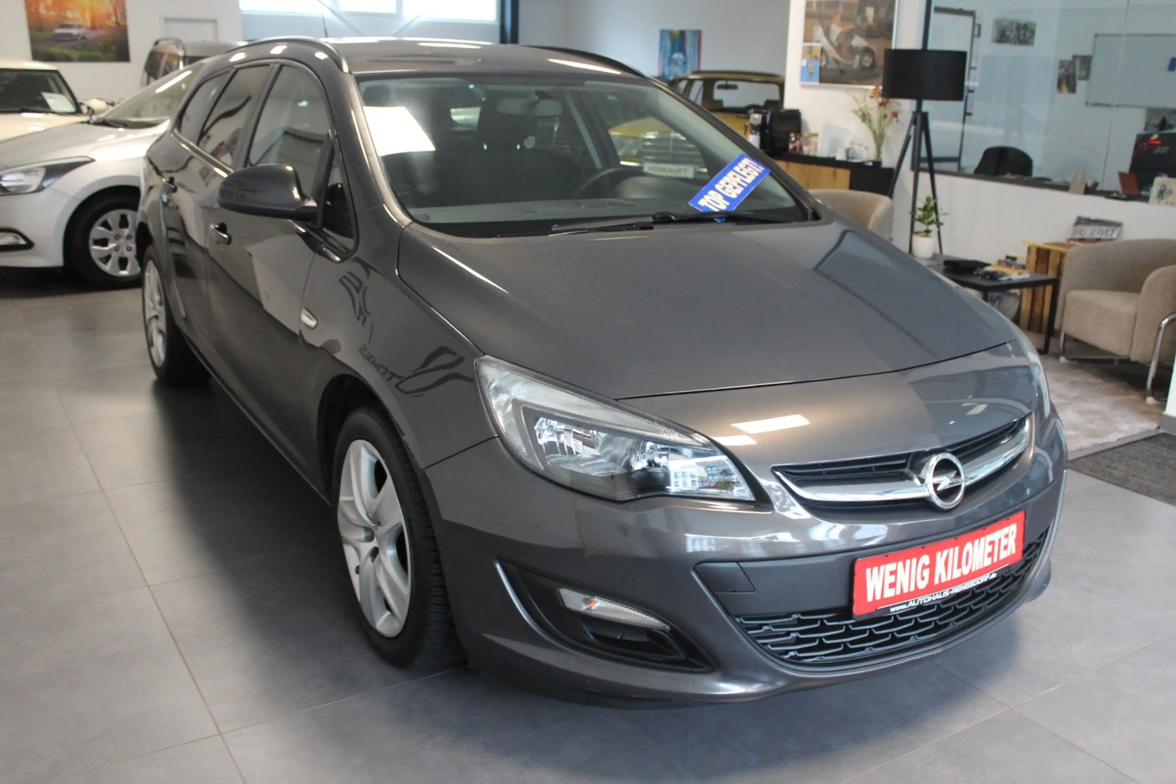 Opel Astra J Sports Tourer Edition — photo 4