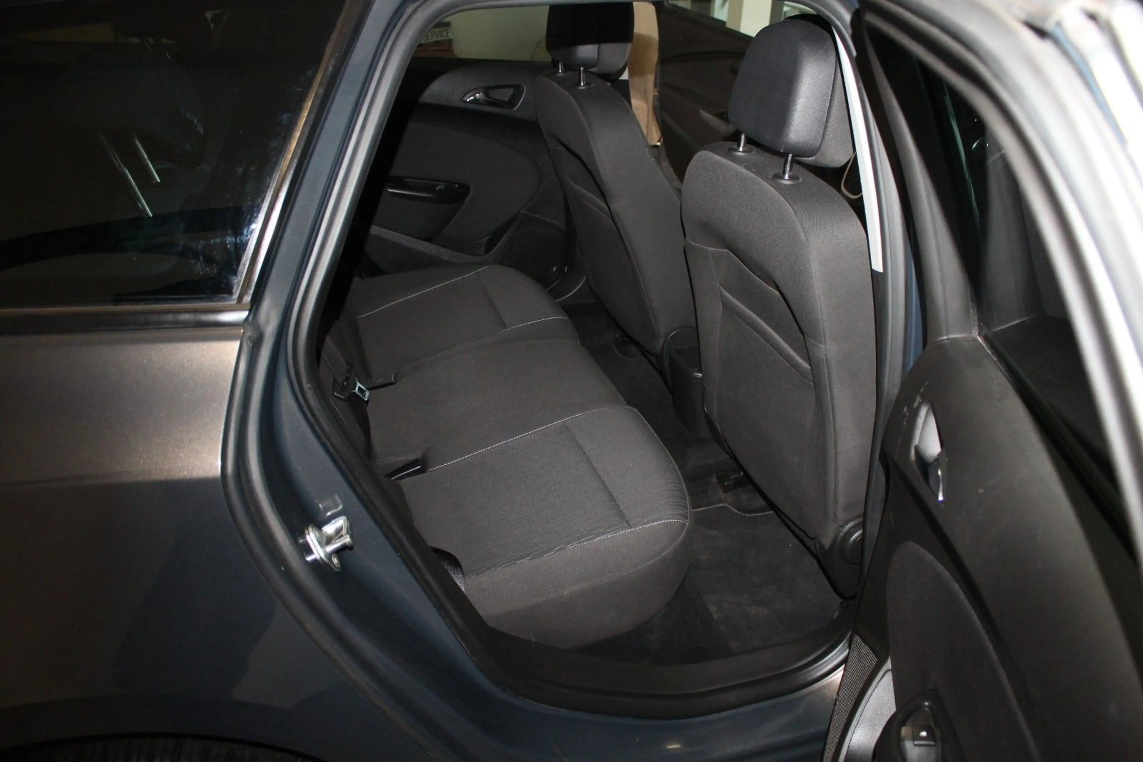 Opel Astra J Sports Tourer Edition — photo 11