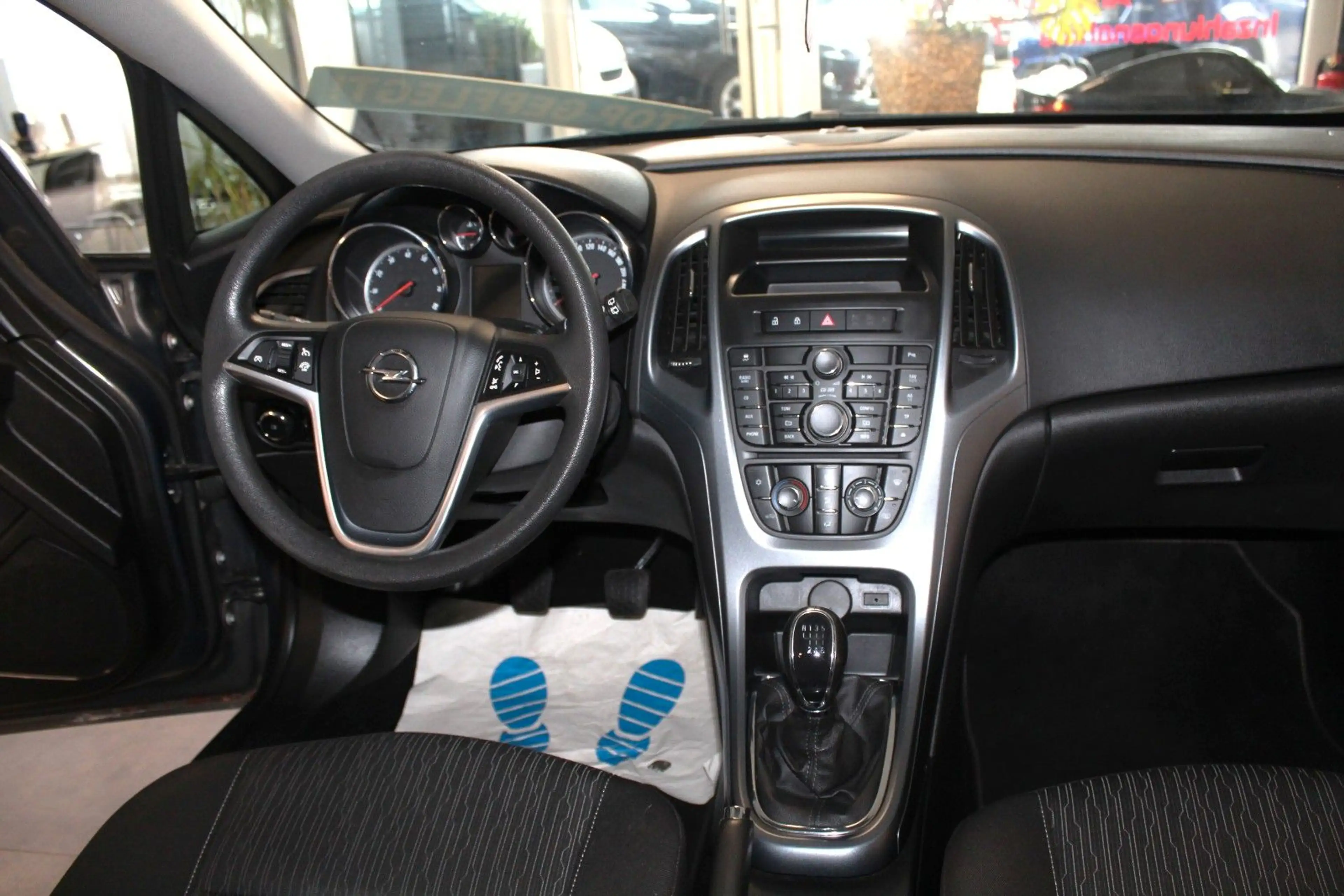 Opel Astra J Sports Tourer Edition — photo 12