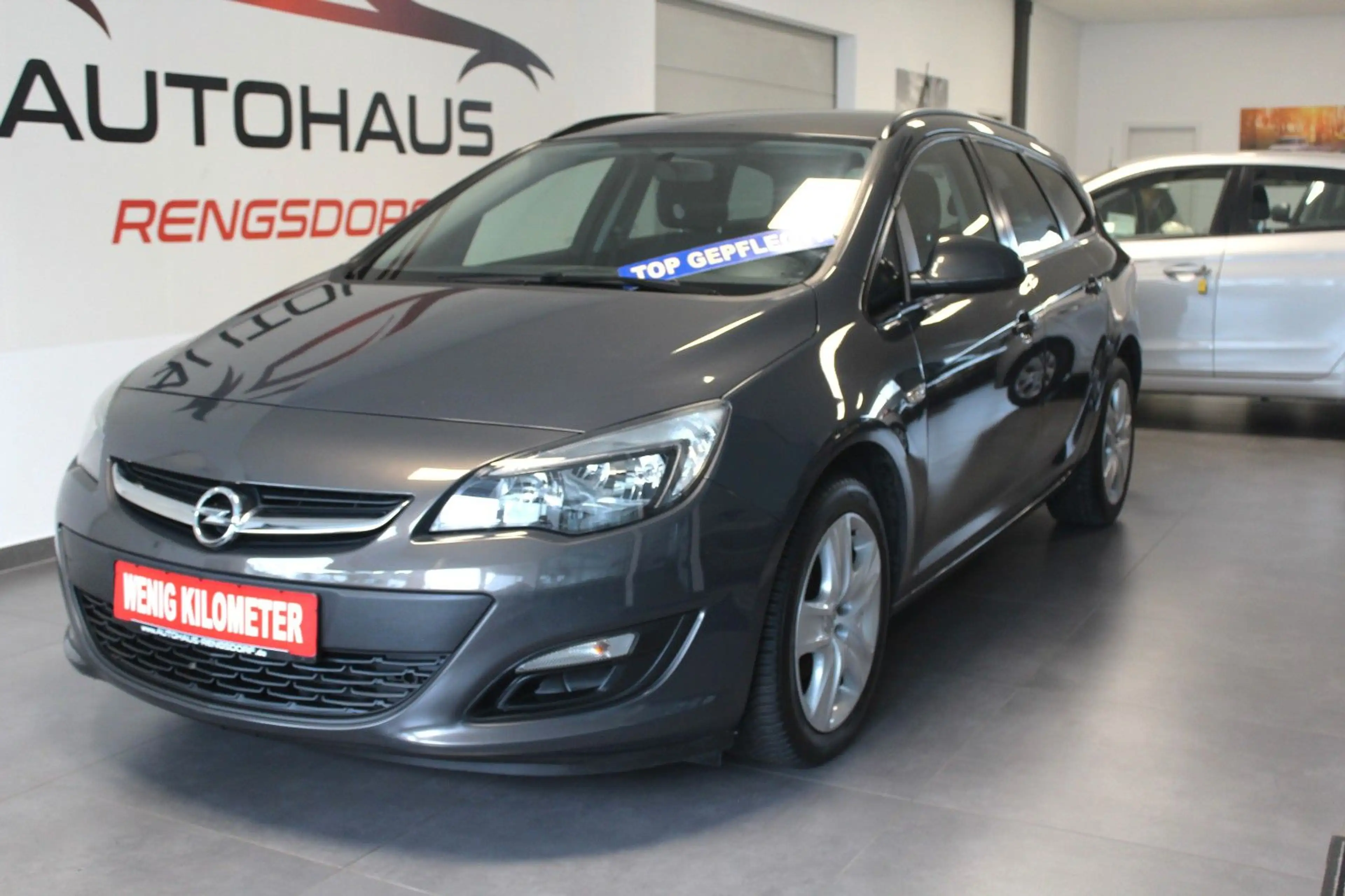 Opel Astra J Sports Tourer Edition — photo 2