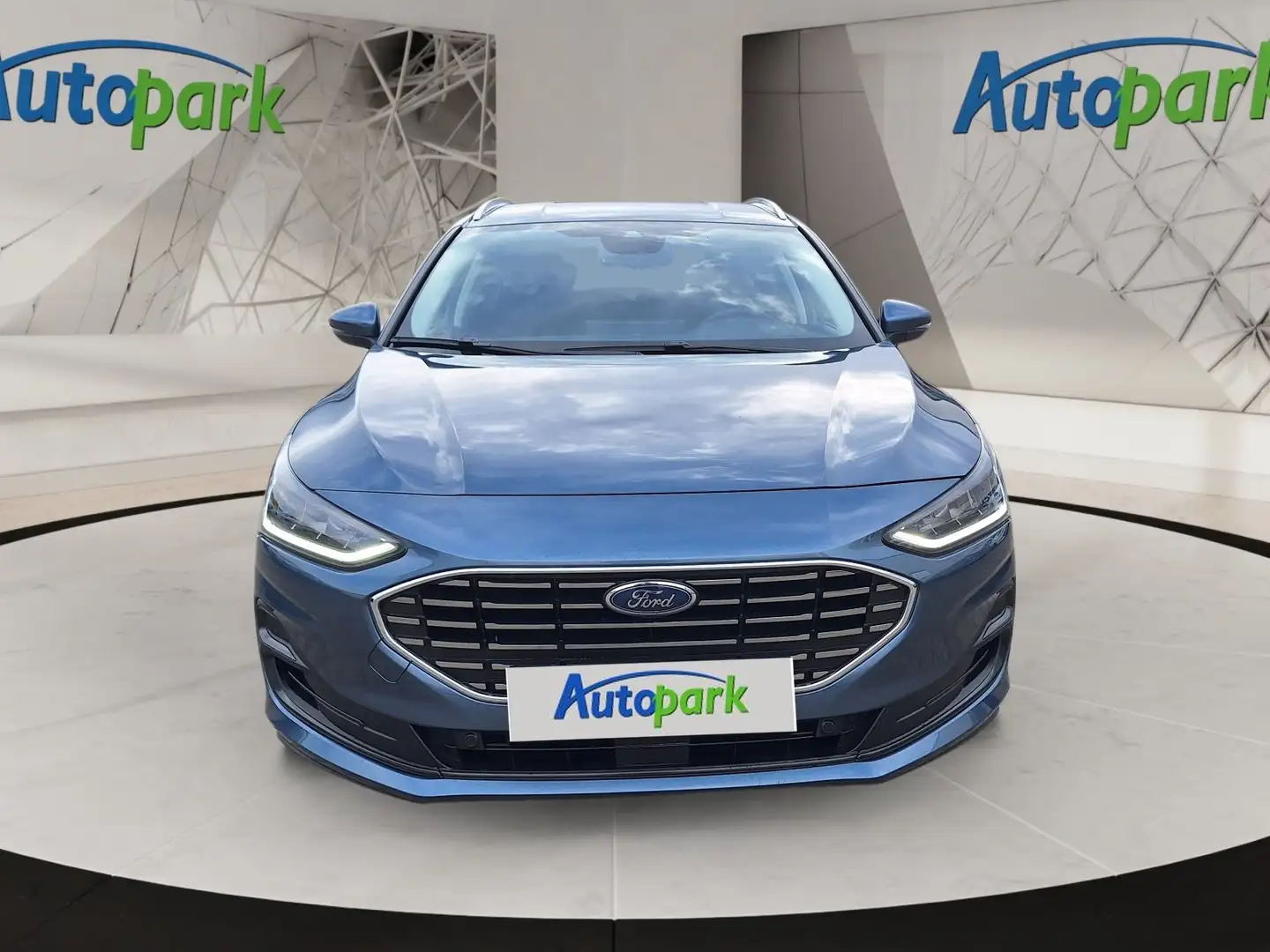 Ford Focus Titanium X Turnier 1,0 125PS Blau - 2