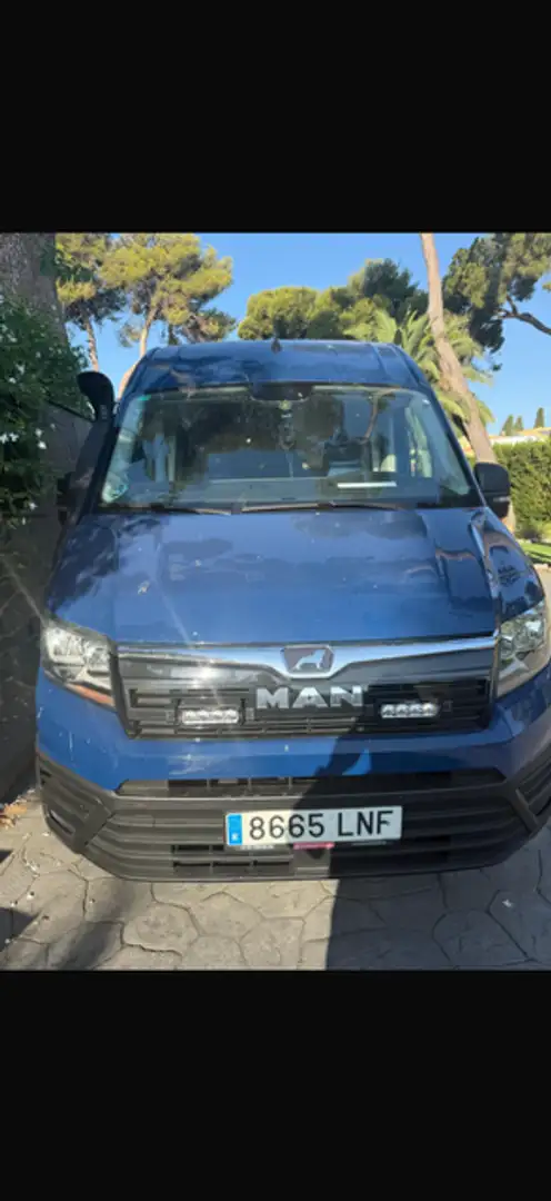 MAN TGE 3.180 Fg. Larga Extra-alto 3.5t Aut. 4x4 177 Azul - 1