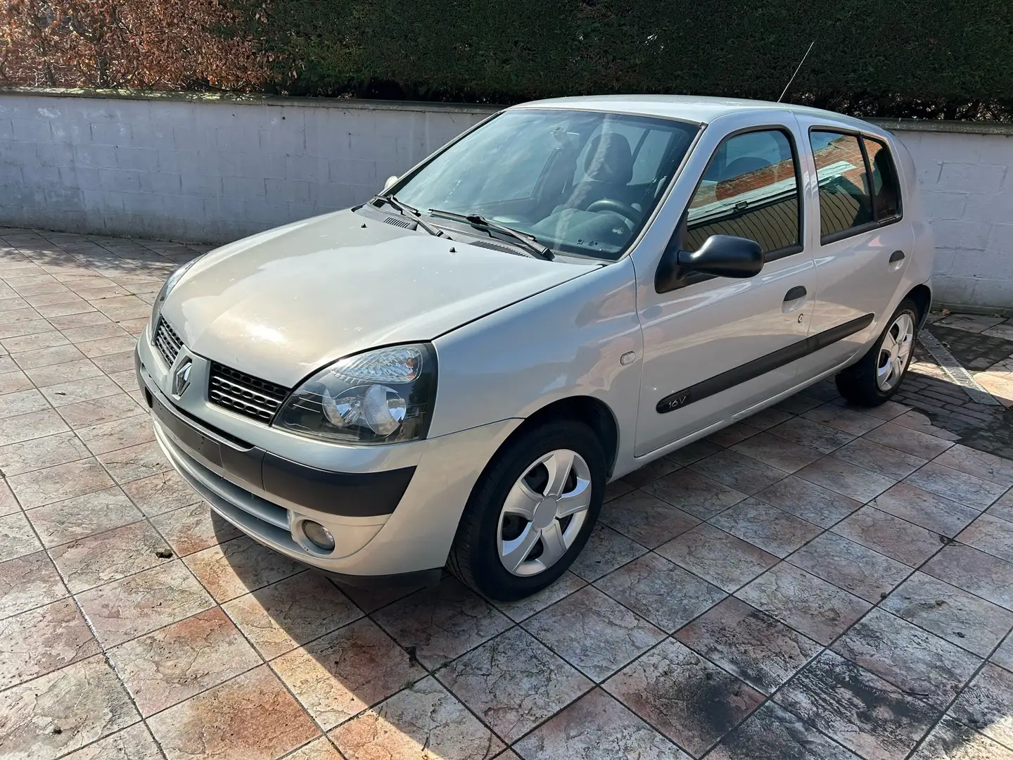 Renault Clio clio essence - 1