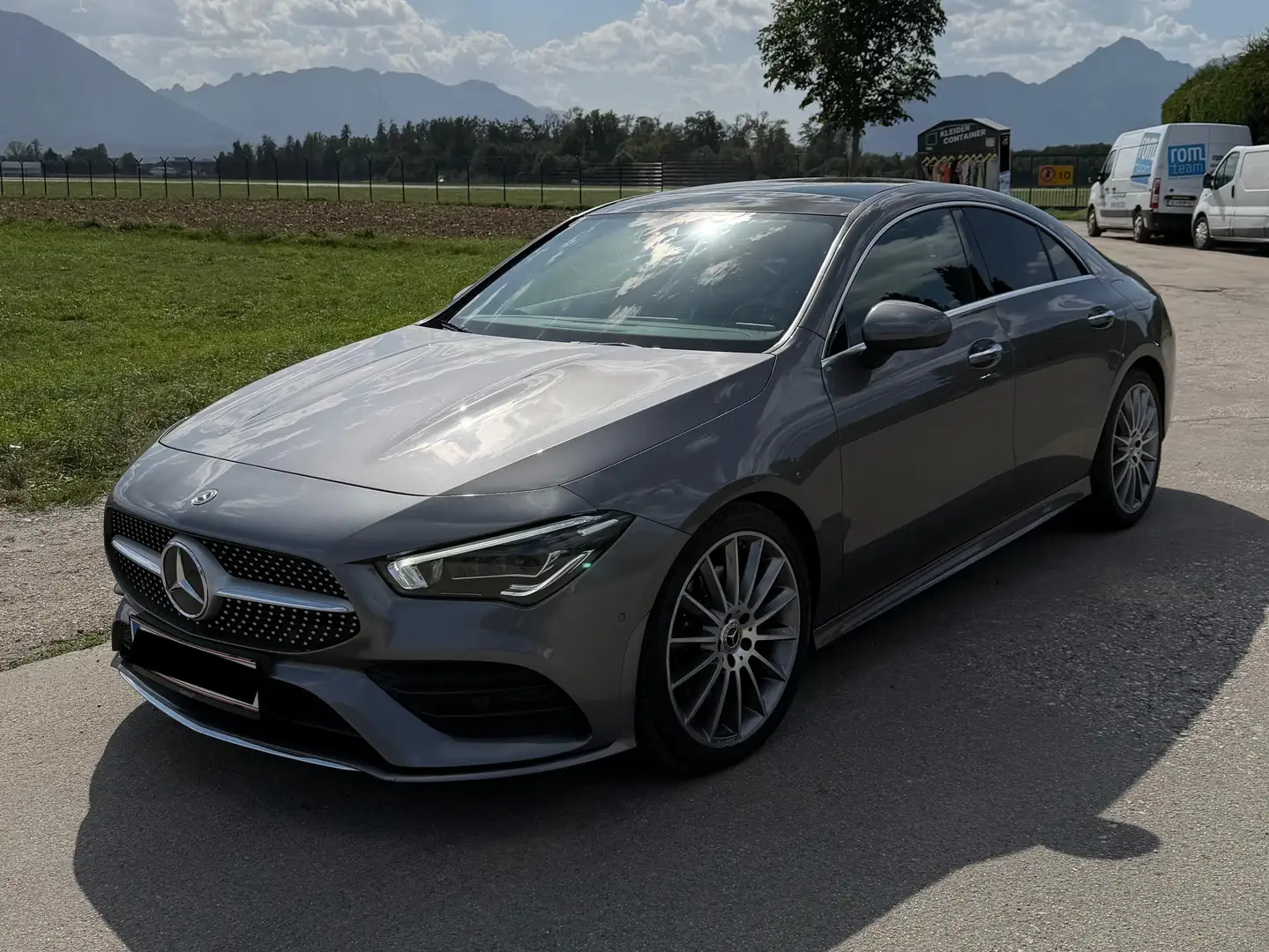 Mercedes-Benz CLA 200 Aut. AMG Line *Panoramadach*LED*Burmester*Keyless* Grau - 1