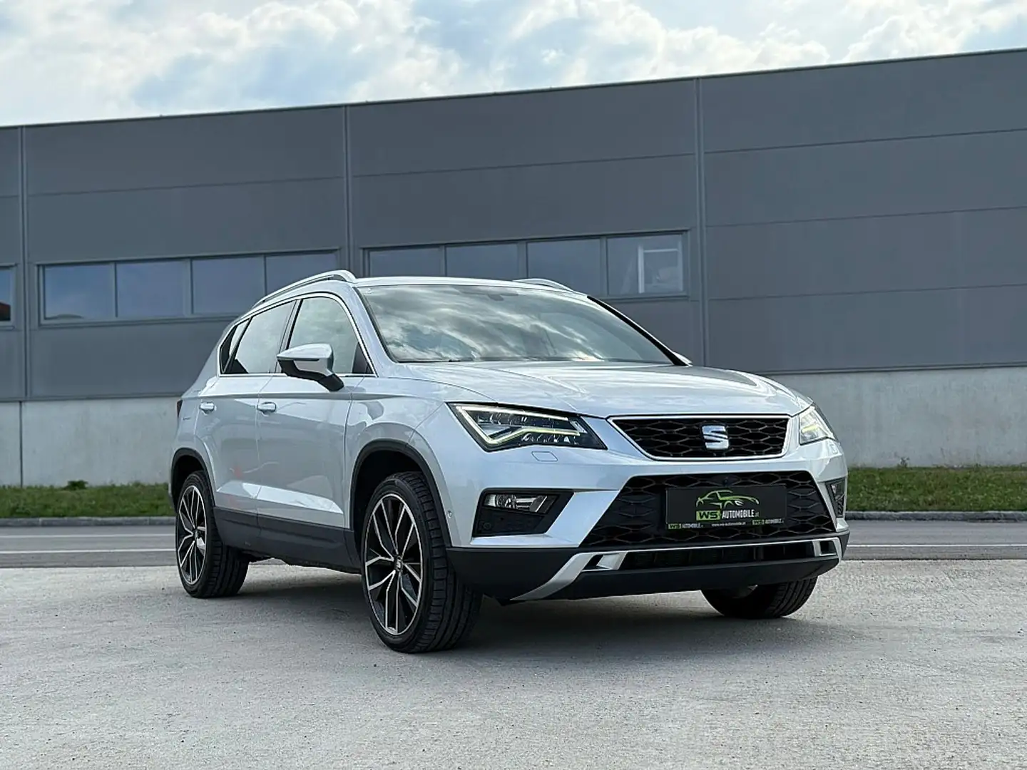 SEAT Ateca 2,0 Xcellence 4WD TDI LED/AHK Zilver - 2