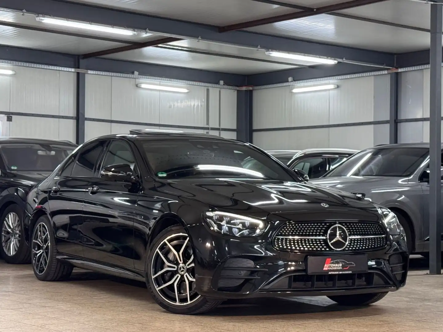 Mercedes-Benz E 300 e Lim. AMG LINE*EXCLSV*SGLD*360*NIGHT*BRMS Schwarz - 1