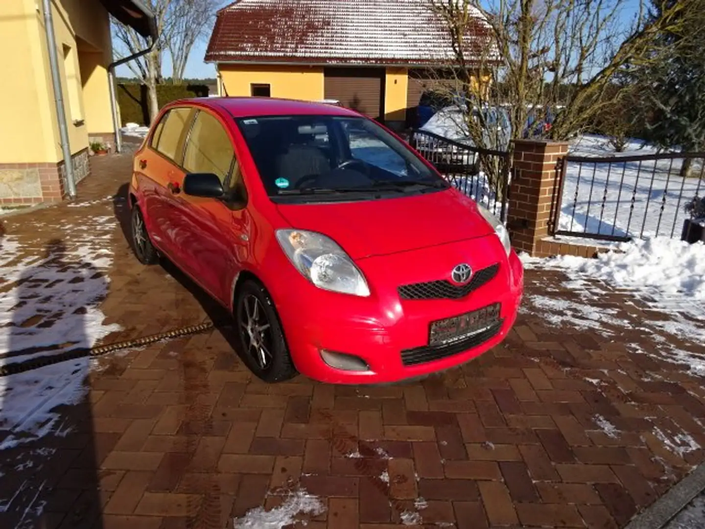 Toyota Yaris 5-Türer 1.33 VVT-i Cool+Austauschmotor+TüV Rot - 2