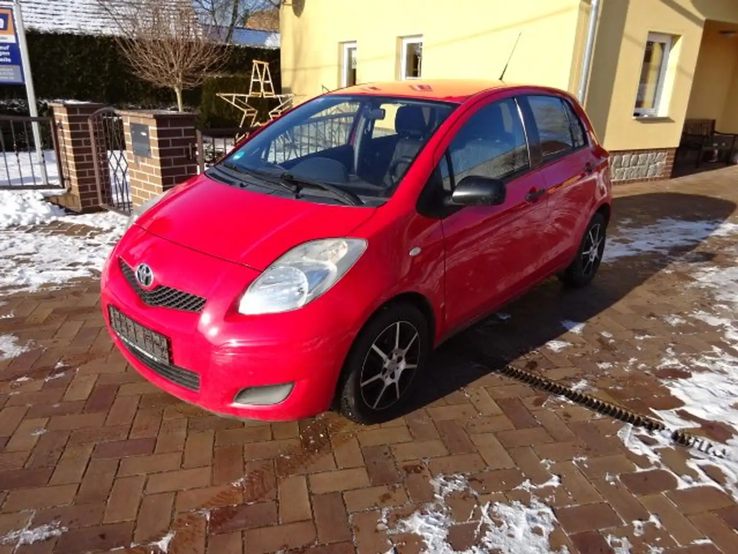 Toyota Yaris 5-Türer 1.33 VVT-i Cool+Austauschmotor+TüV Rot - 1