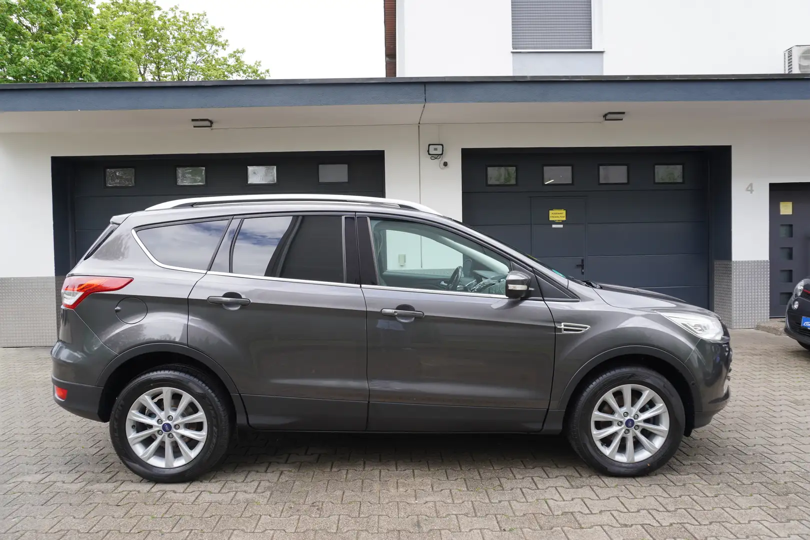 Ford Kuga 1.5 EcoBoost Titanium PANORAMA+tLEDER+PDC+ALU+ZV Grijs - 2