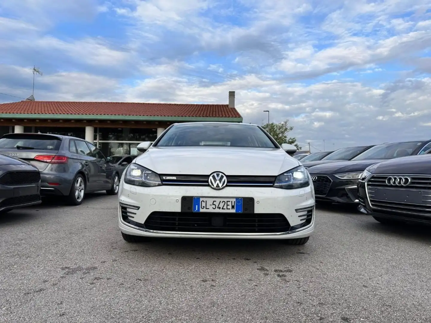 Volkswagen Golf ELETTRICA Bianco - 2