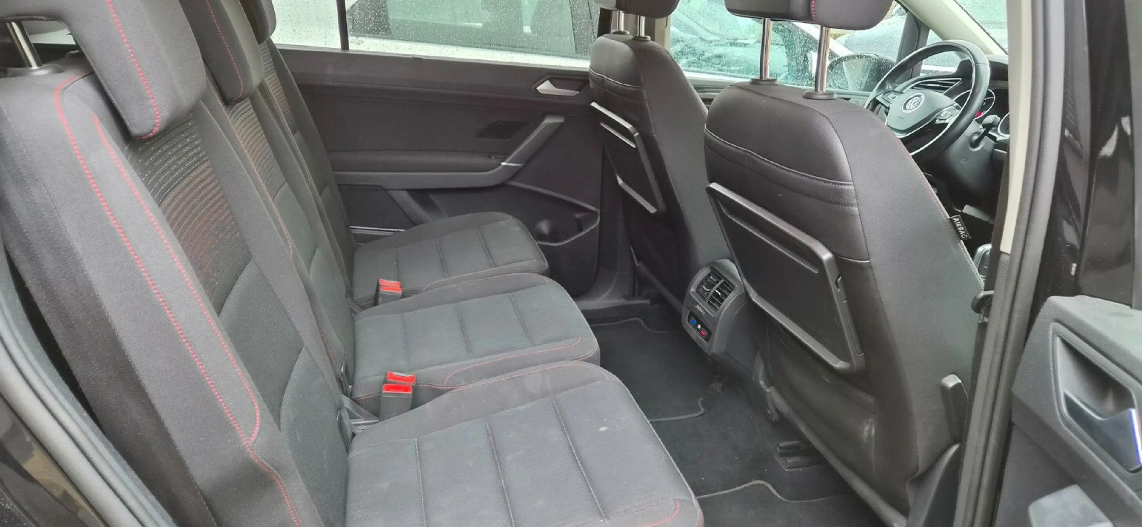 Volkswagen Touran 2.0 TDI DSG SOUND R-Line ACC — photo 11