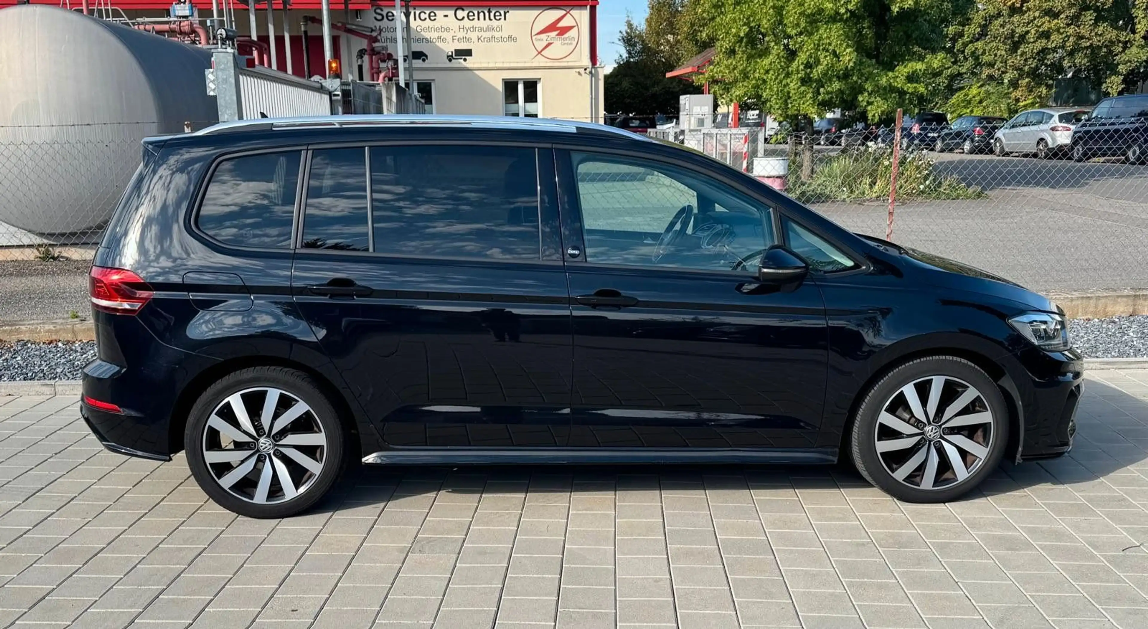 Volkswagen Touran 2.0 TDI DSG SOUND R-Line ACC — photo 4