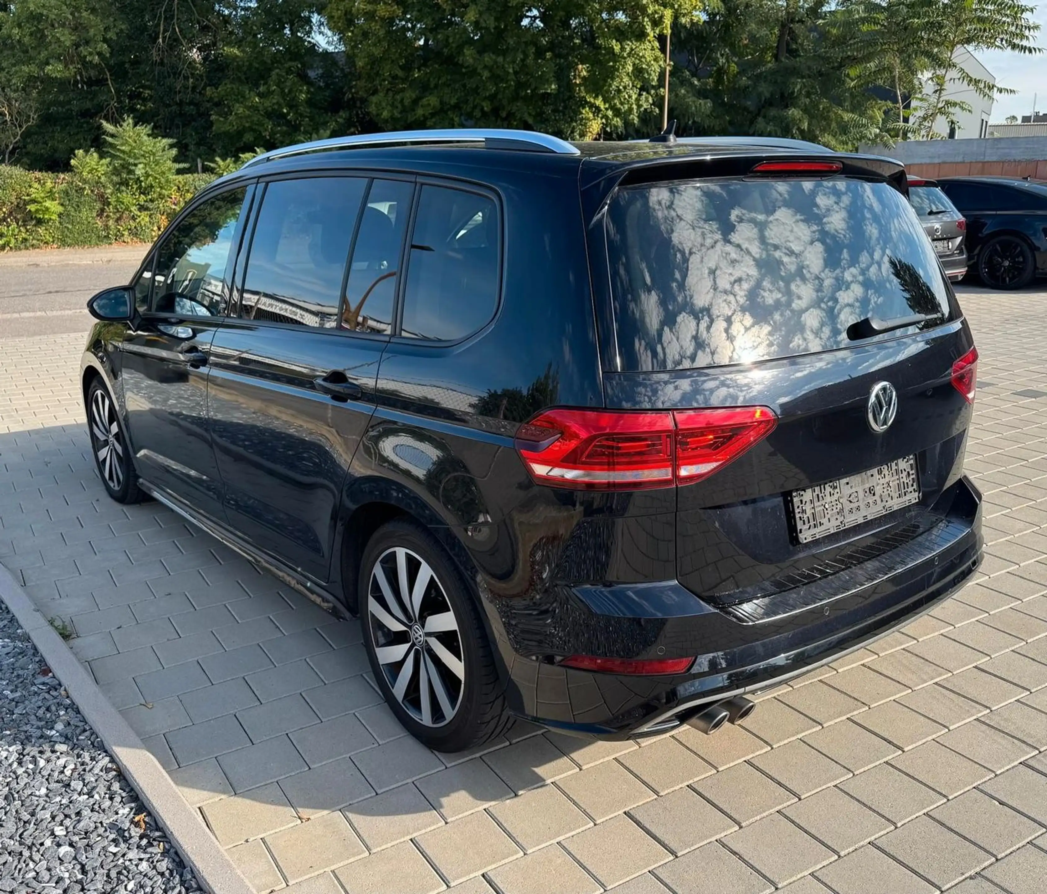 Volkswagen Touran 2.0 TDI DSG SOUND R-Line ACC — photo 7
