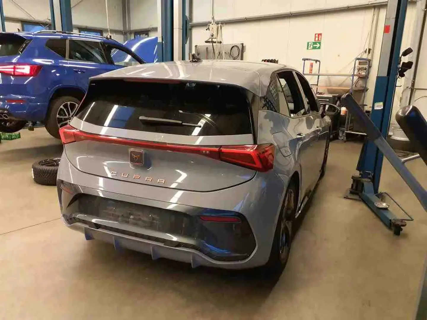 CUPRA Born *WP*APP*AR-HUD*SHZ*KEYLESS*19Zoll*Privacy* Grau - 2