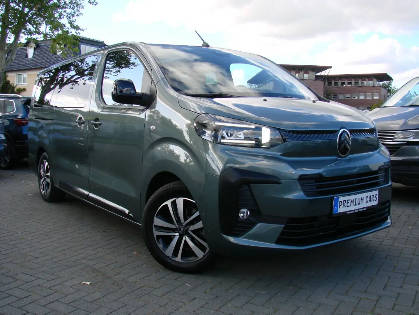 Citroen Spacetourer 2,0 BlueHDi 180 L3H1 Leder Pano Sdthz VIP AHK Vert - 1