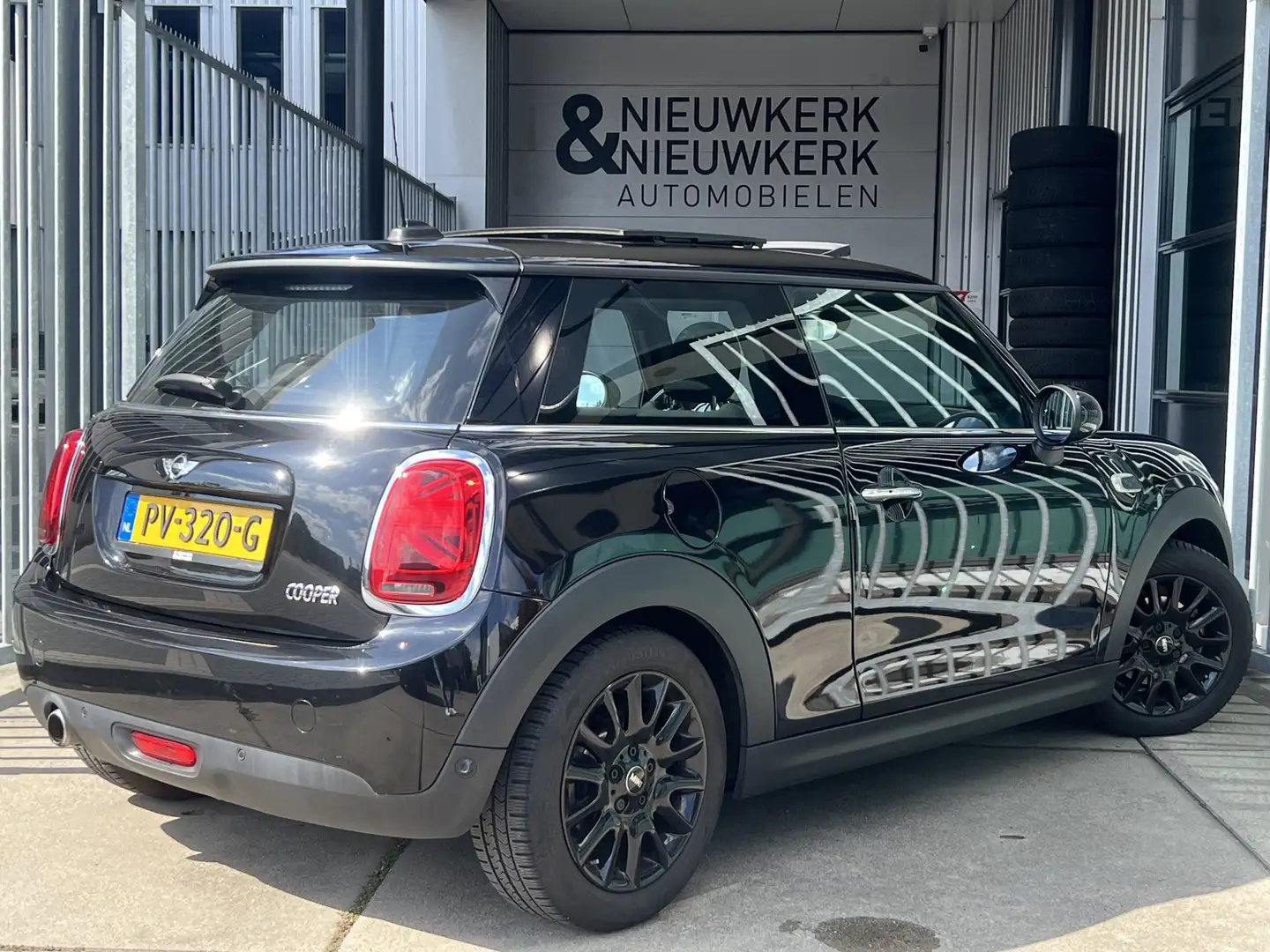 MINI Cooper Mini 1.5 Serious Business | AUTOMAAT | SCHUIF/KANT Noir - 2
