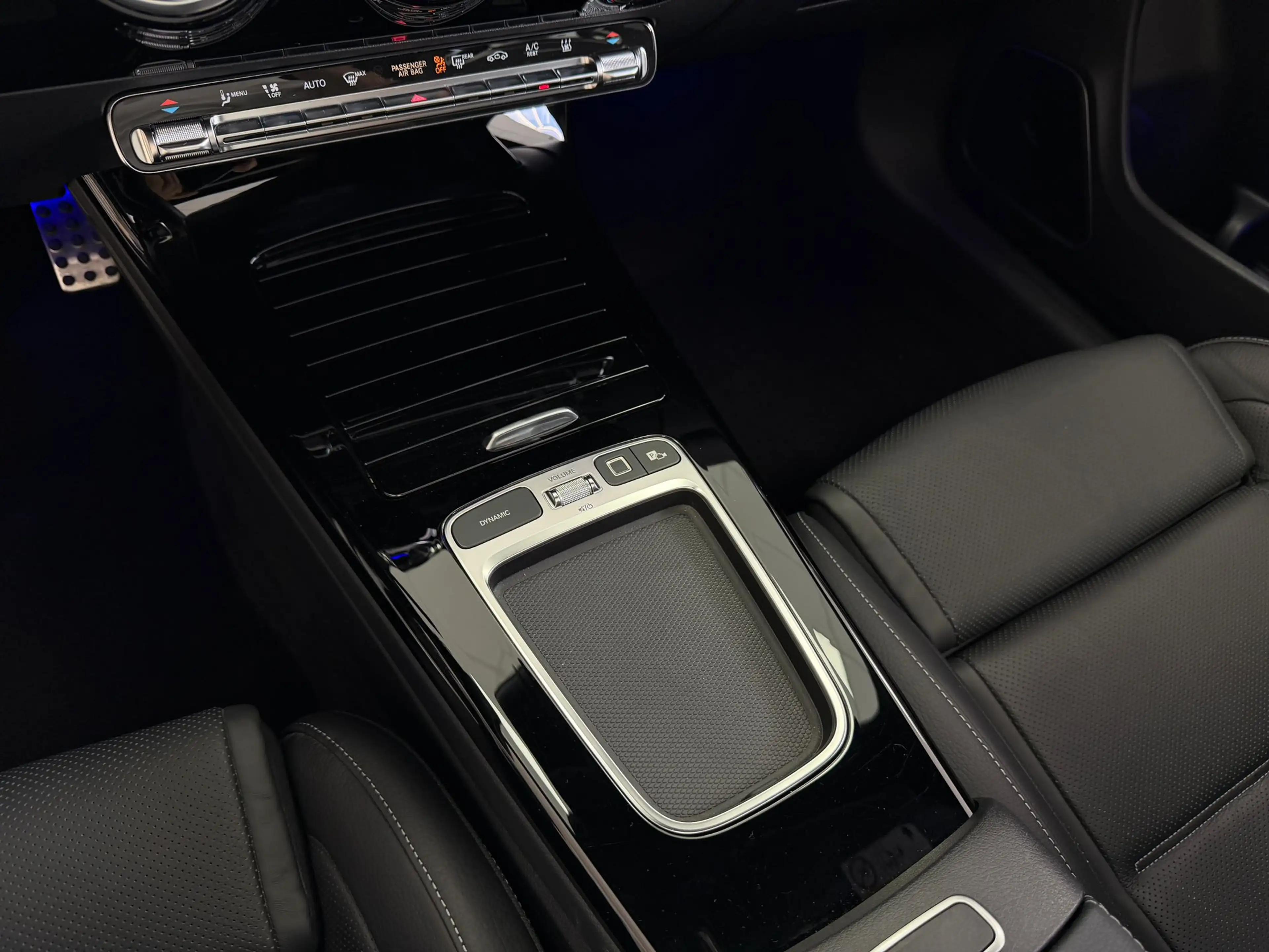 Mercedes-Benz CLA 35 AMG 4M*AERO-KIT*PANO*STHZG — photo 15