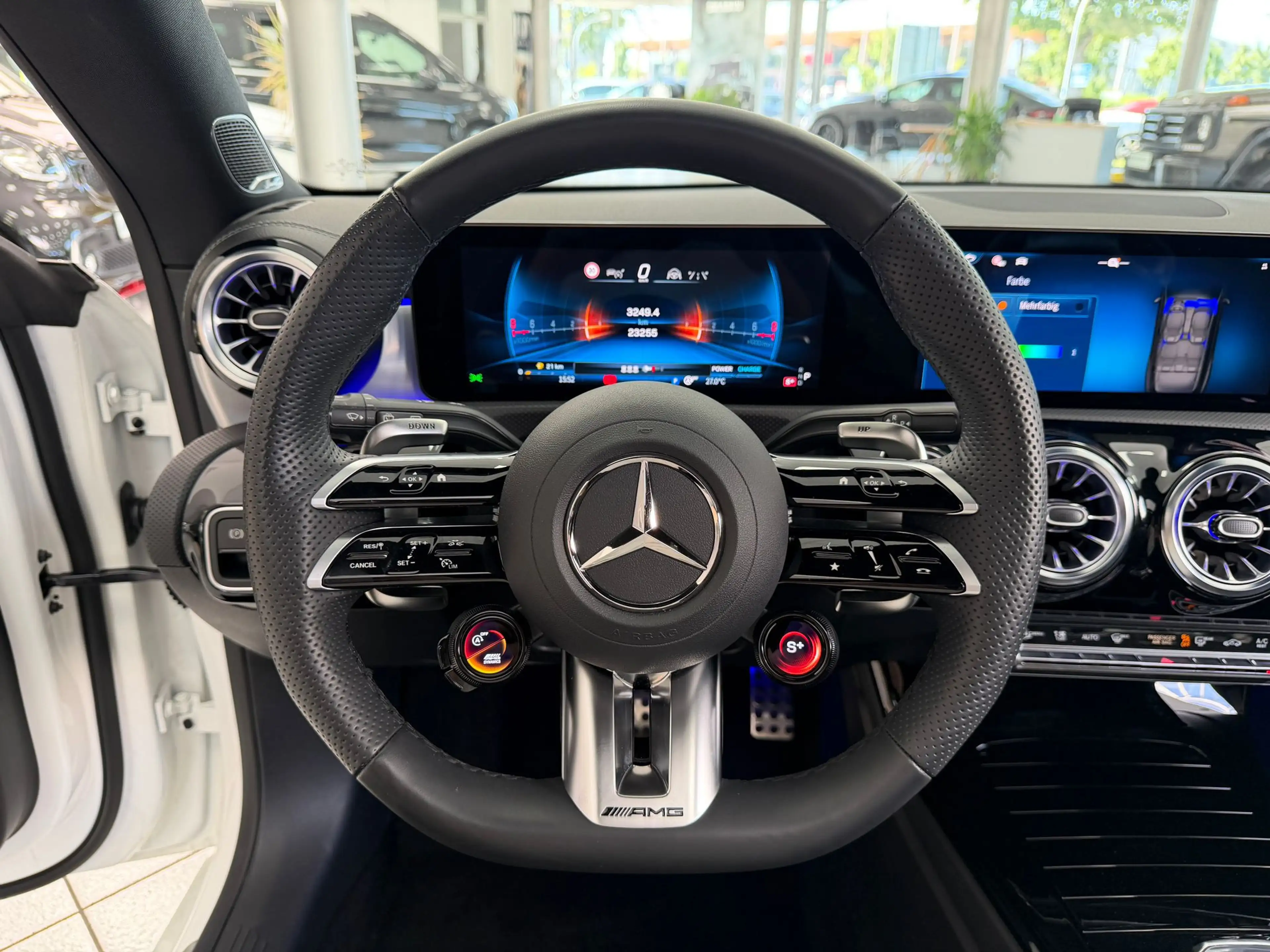 Mercedes-Benz CLA 35 AMG 4M*AERO-KIT*PANO*STHZG — photo 14
