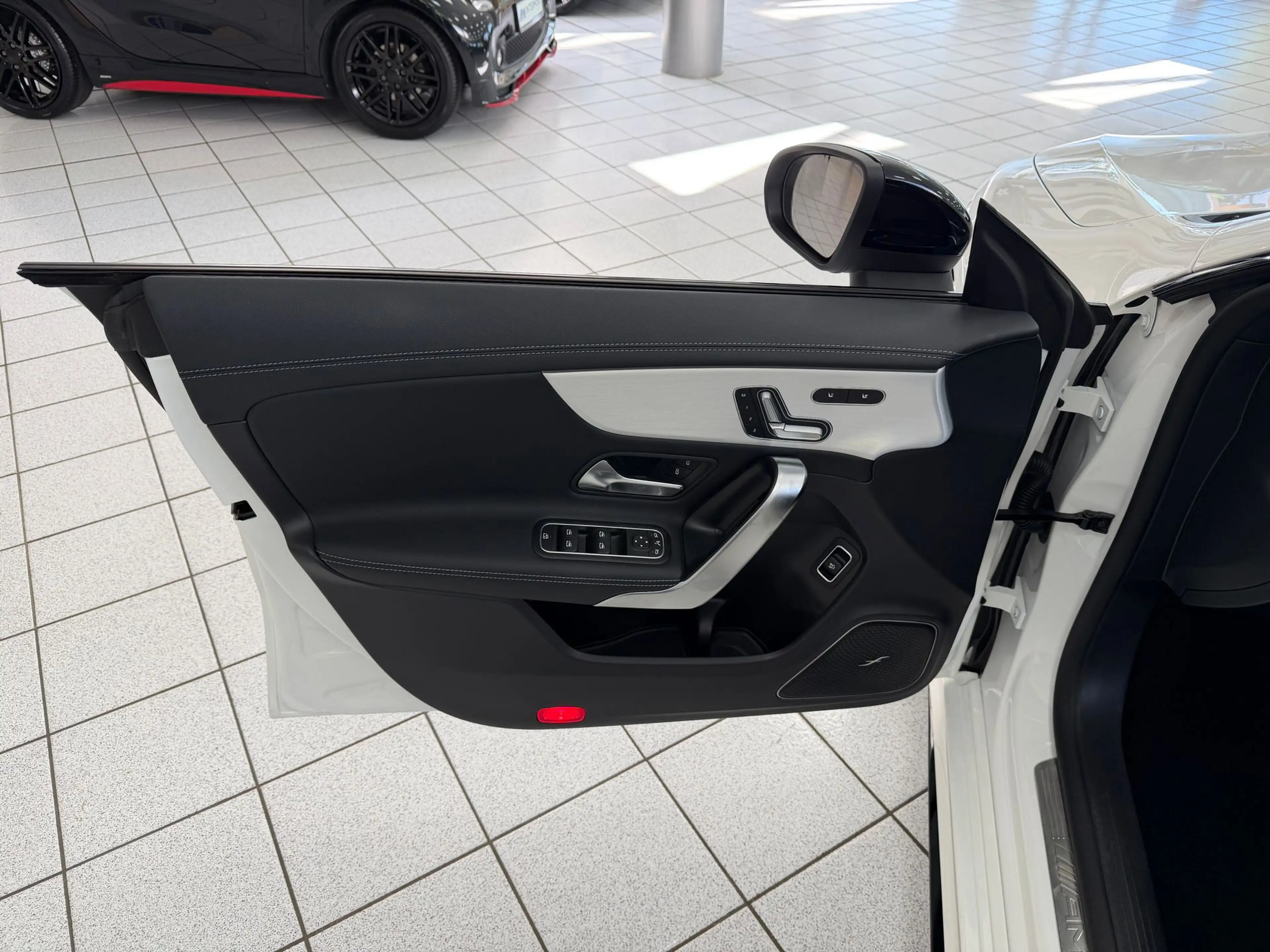 Mercedes-Benz CLA 35 AMG 4M*AERO-KIT*PANO*STHZG — photo 9