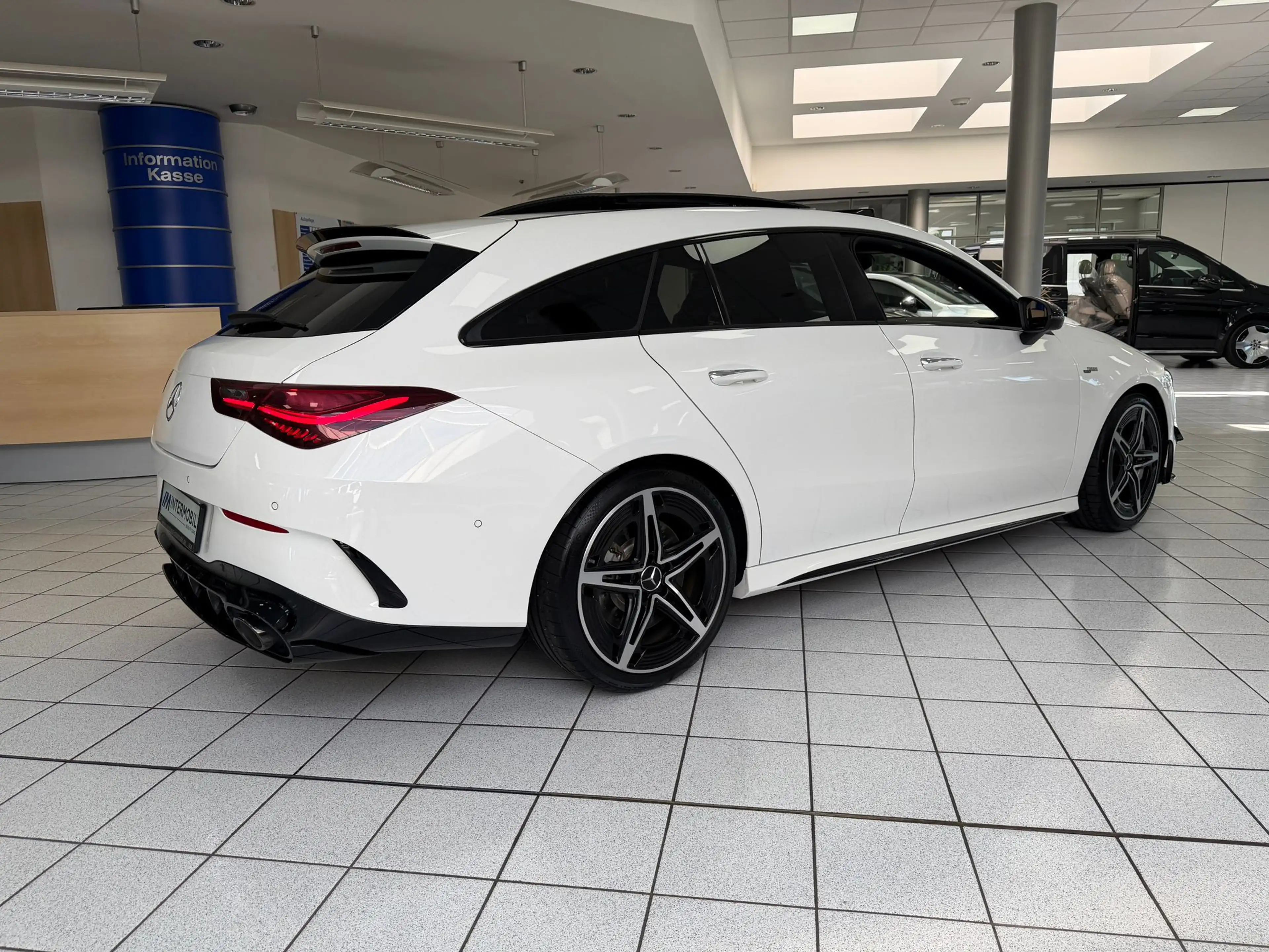 Mercedes-Benz CLA 35 AMG 4M*AERO-KIT*PANO*STHZG — photo 4