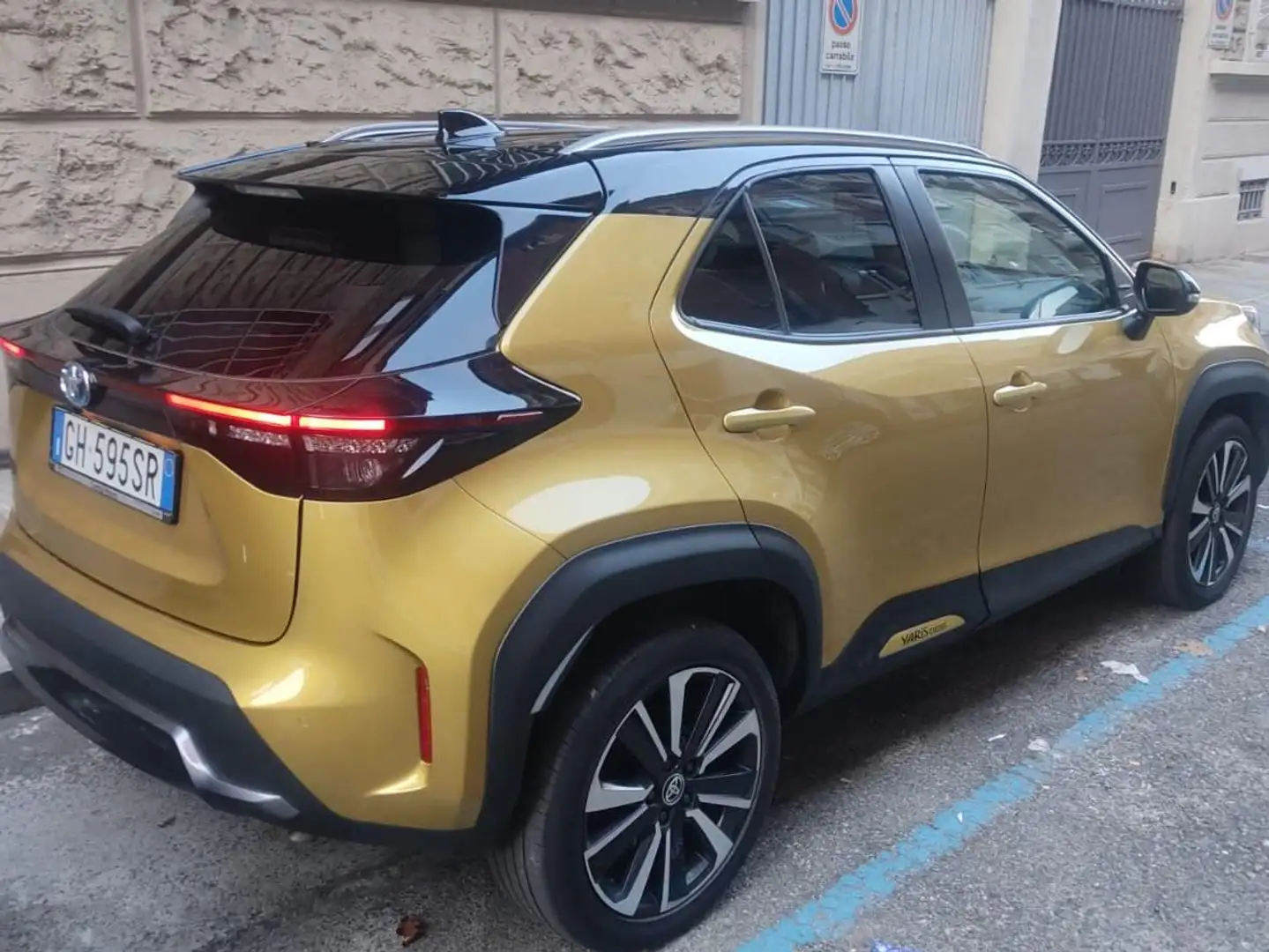 Toyota Yaris Yaris Cross Cross 1.5h Premiere fwd 116cv e-cvt Oro - 2