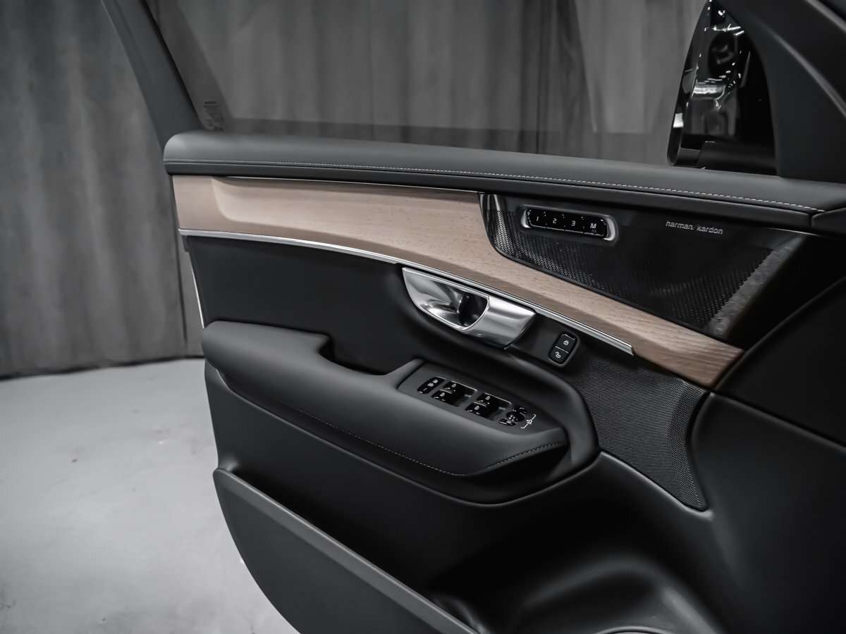 2026 Volvo XC90 Plus 7-Seater (Dark Theme) thumb 10