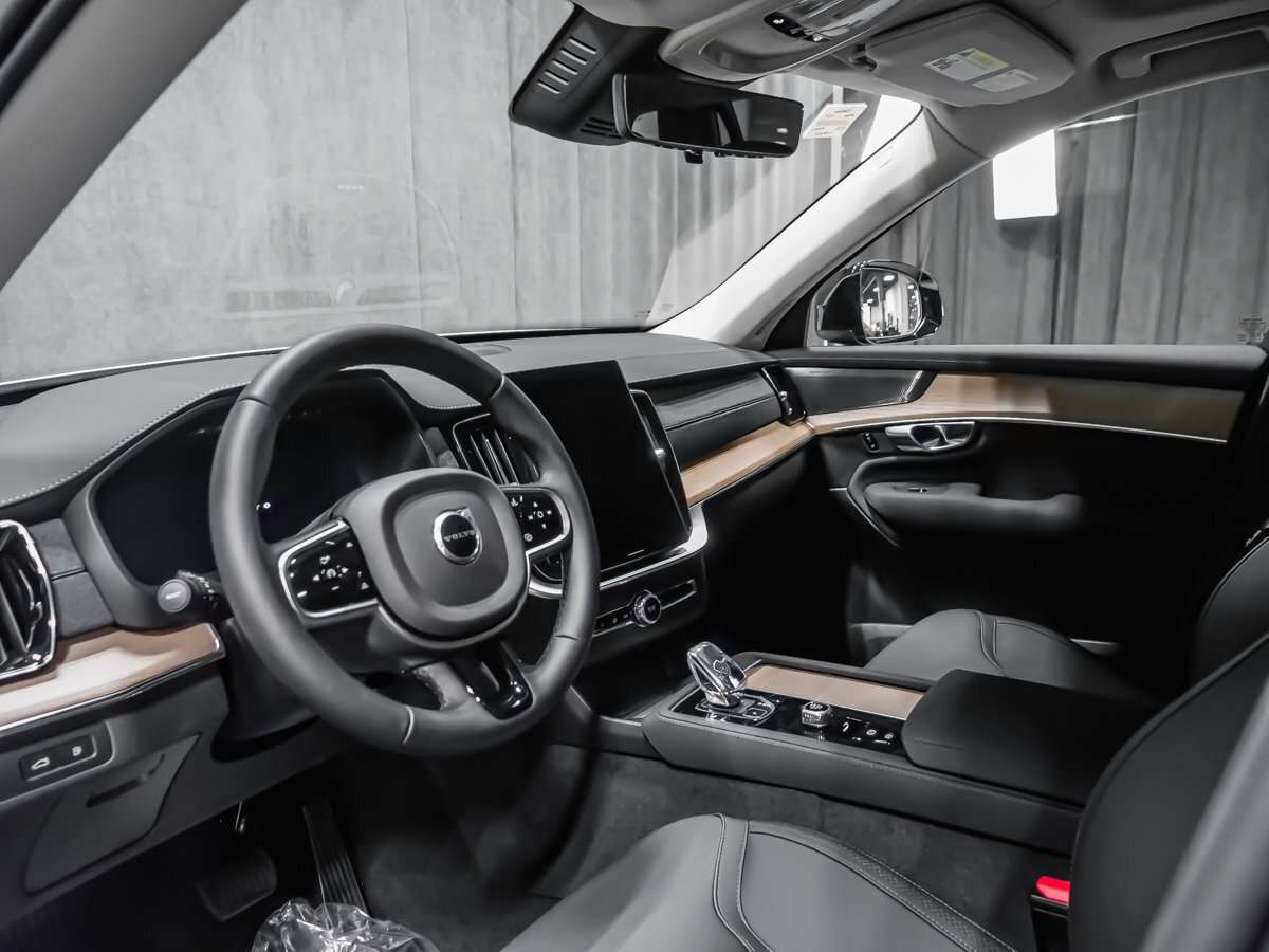 2026 Volvo XC90 Plus 7-Seater (Dark Theme) thumb 7