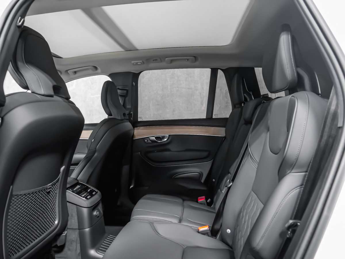 2026 Volvo XC90 Plus 7-Seater (Dark Theme) thumb 12