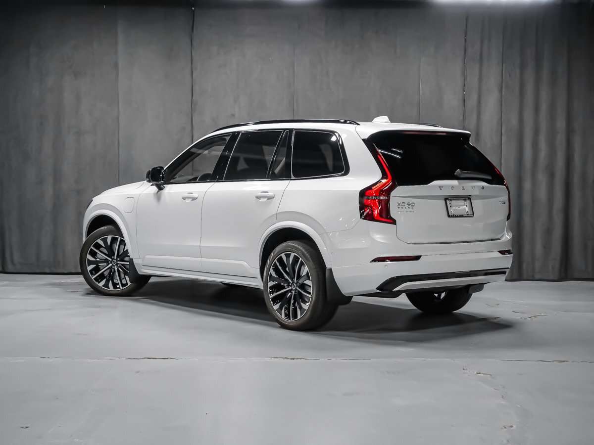 2026 Volvo XC90 Plus 7-Seater (Dark Theme) alt 3