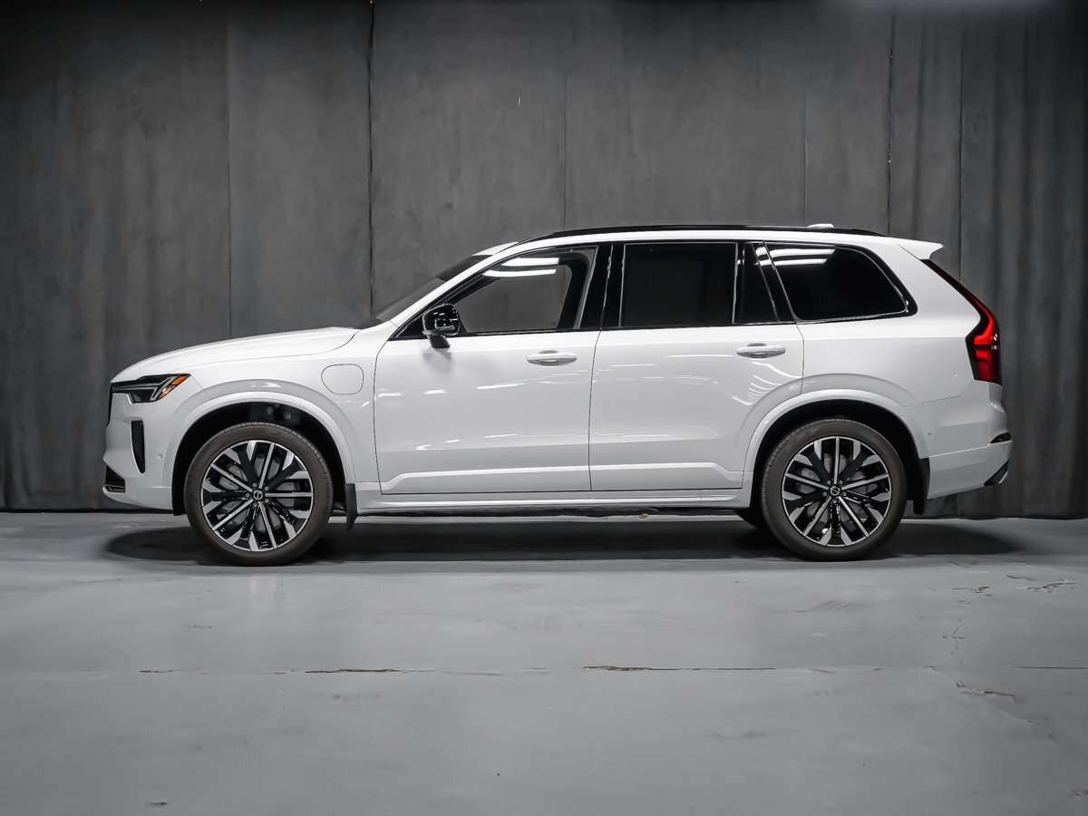 2026 Volvo XC90 Plus 7-Seater (Dark Theme) alt 5