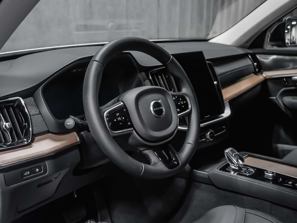 2026 Volvo XC90 Plus 7-Seater (Dark Theme) thumb 9