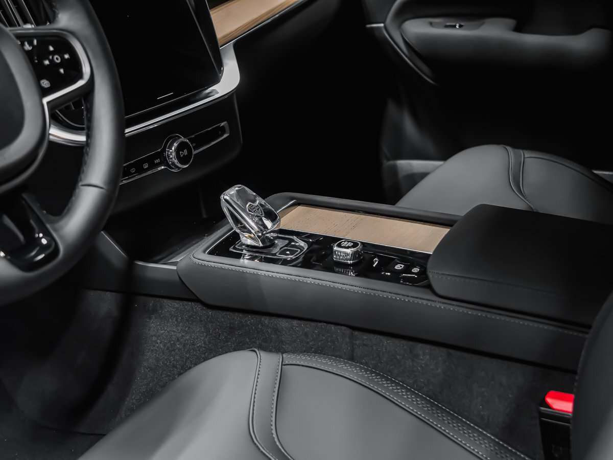 2026 Volvo XC90 Plus 7-Seater (Dark Theme) thumb 8