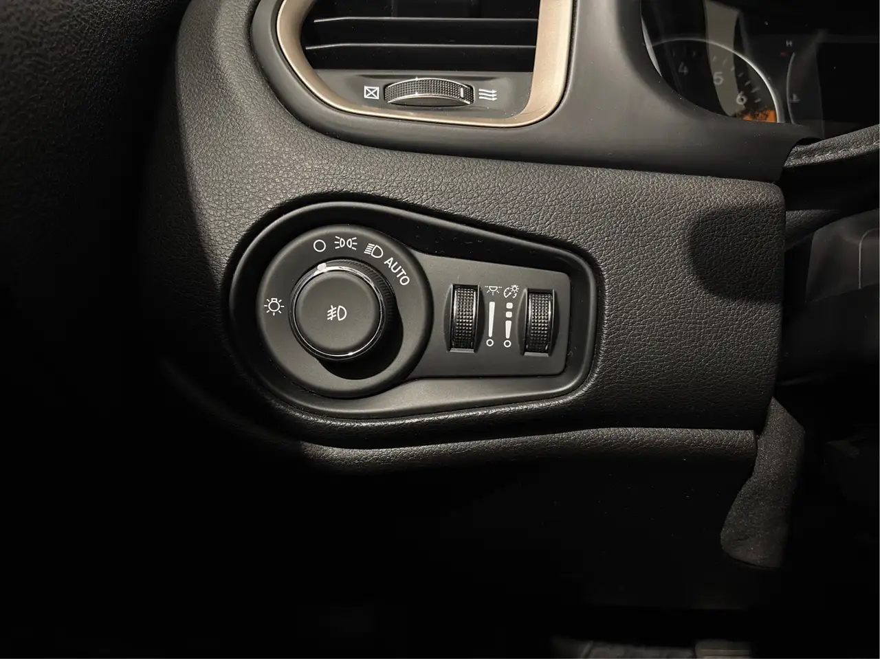Jeep Renegade снимка Jeep Renegade
