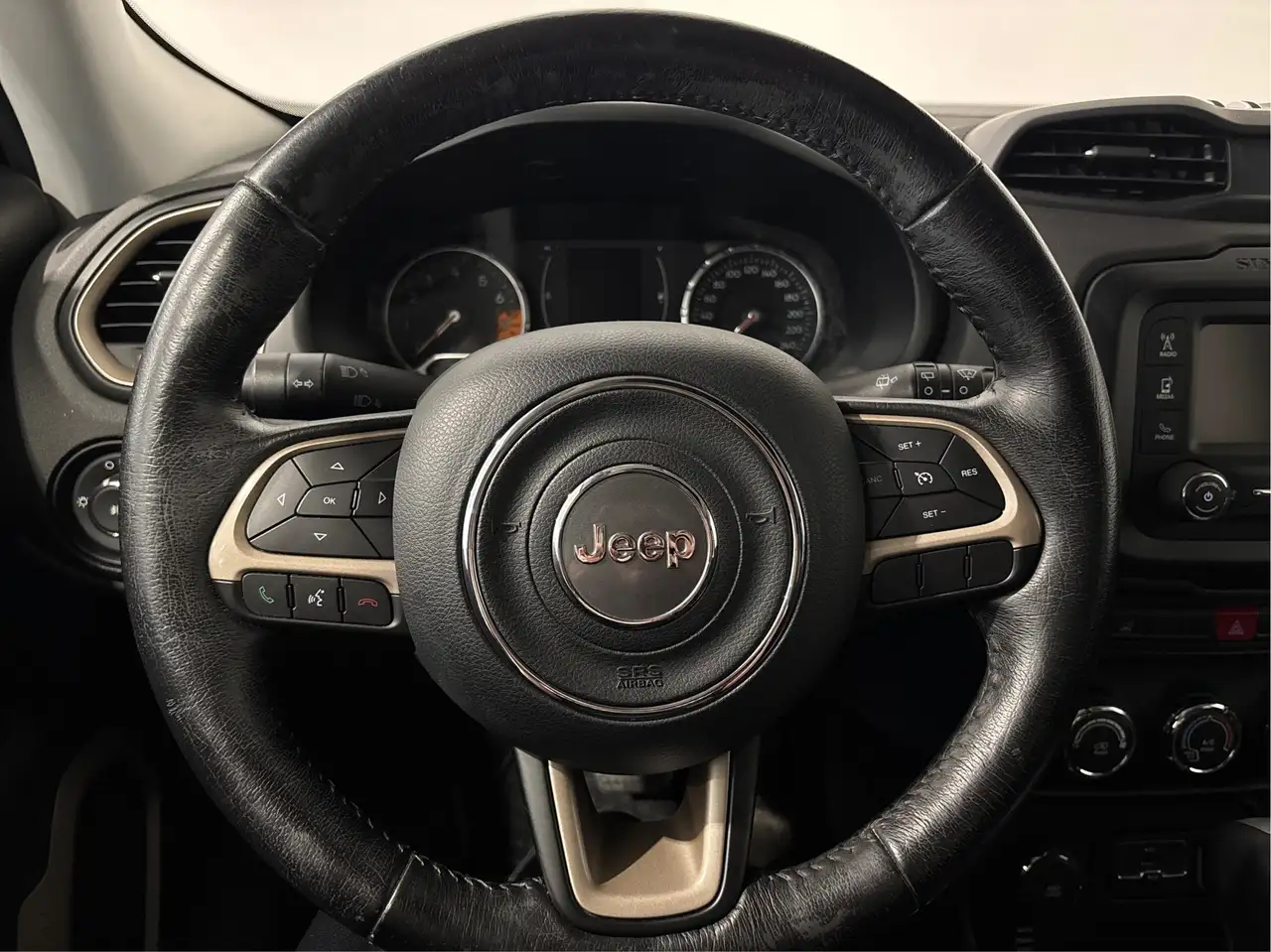 Jeep Renegade снимка Jeep Renegade