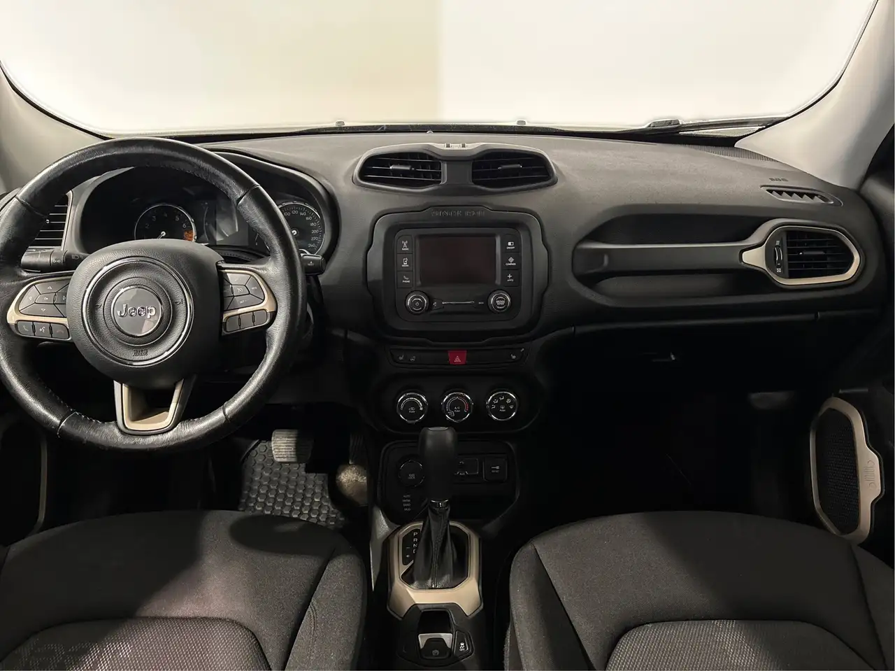 Jeep Renegade снимка Jeep Renegade