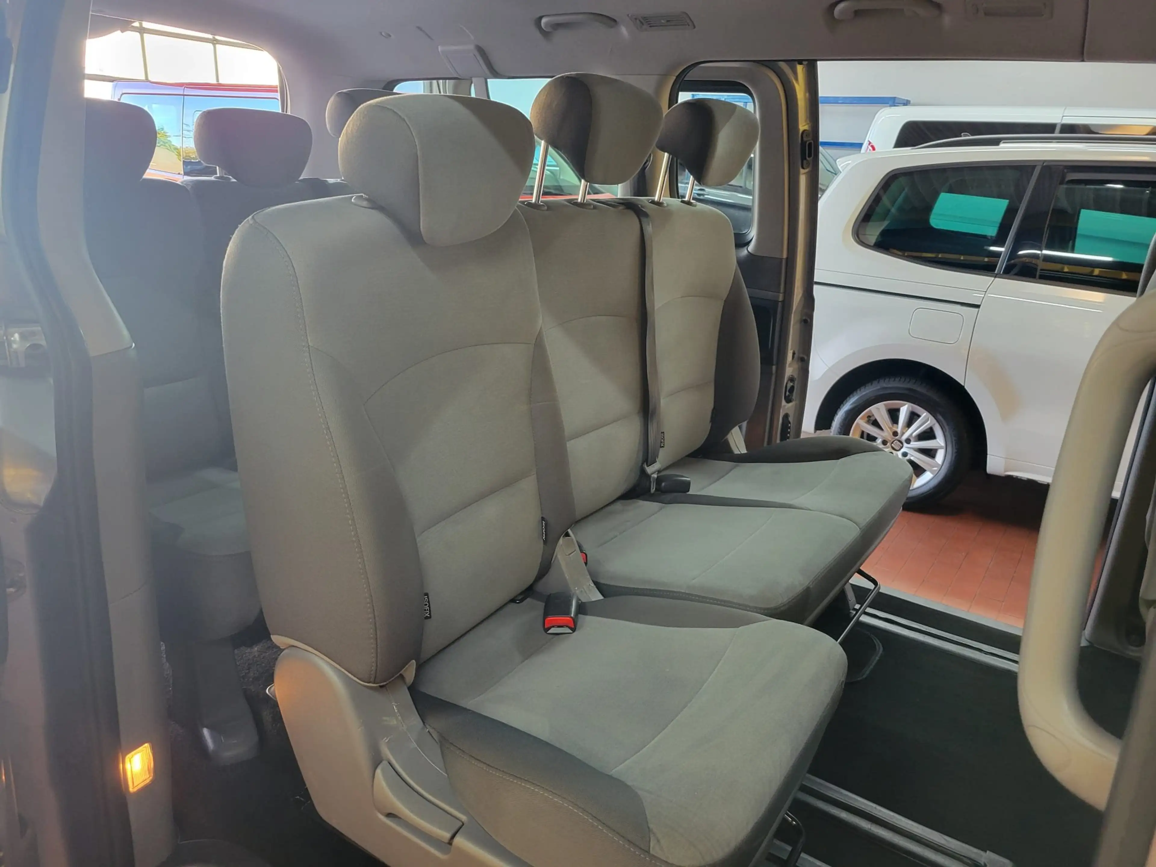 Hyundai H-1 2.5 CRDi Travel KAMERA/TEMP/NAV — photo 12