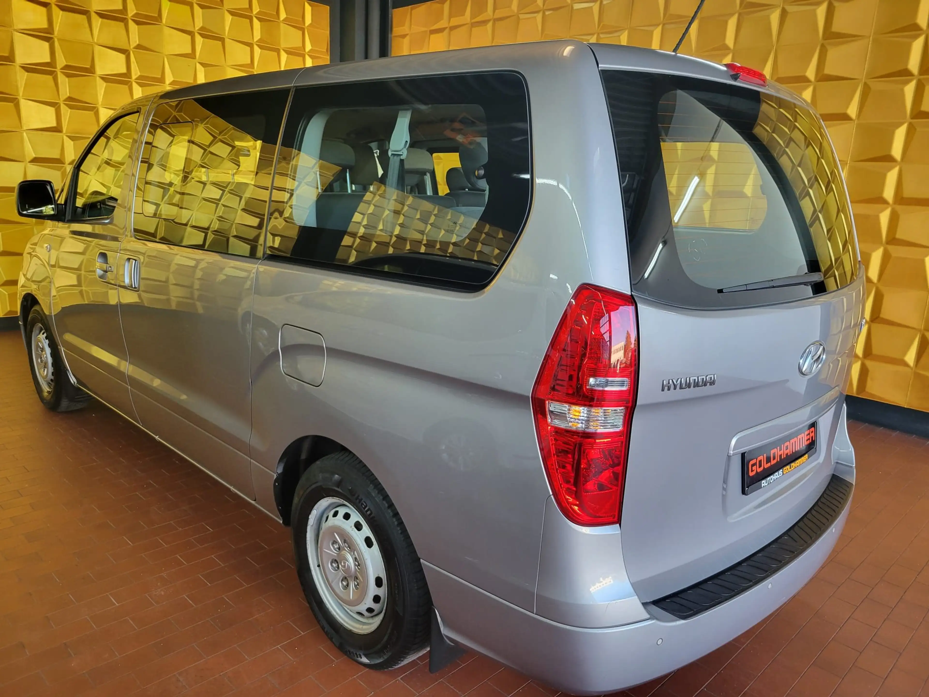 Hyundai H-1 2.5 CRDi Travel KAMERA/TEMP/NAV — photo 4