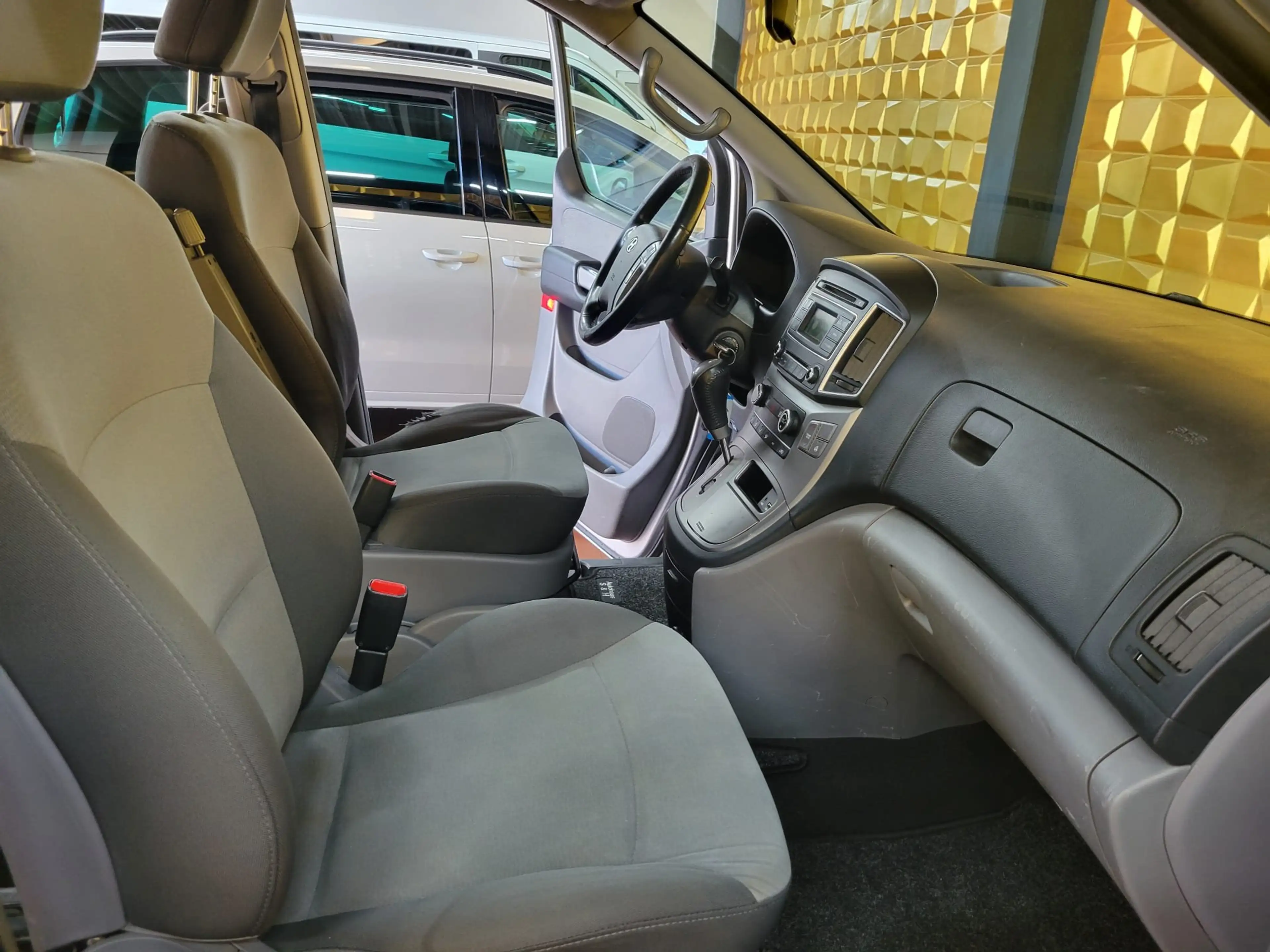 Hyundai H-1 2.5 CRDi Travel KAMERA/TEMP/NAV — photo 10