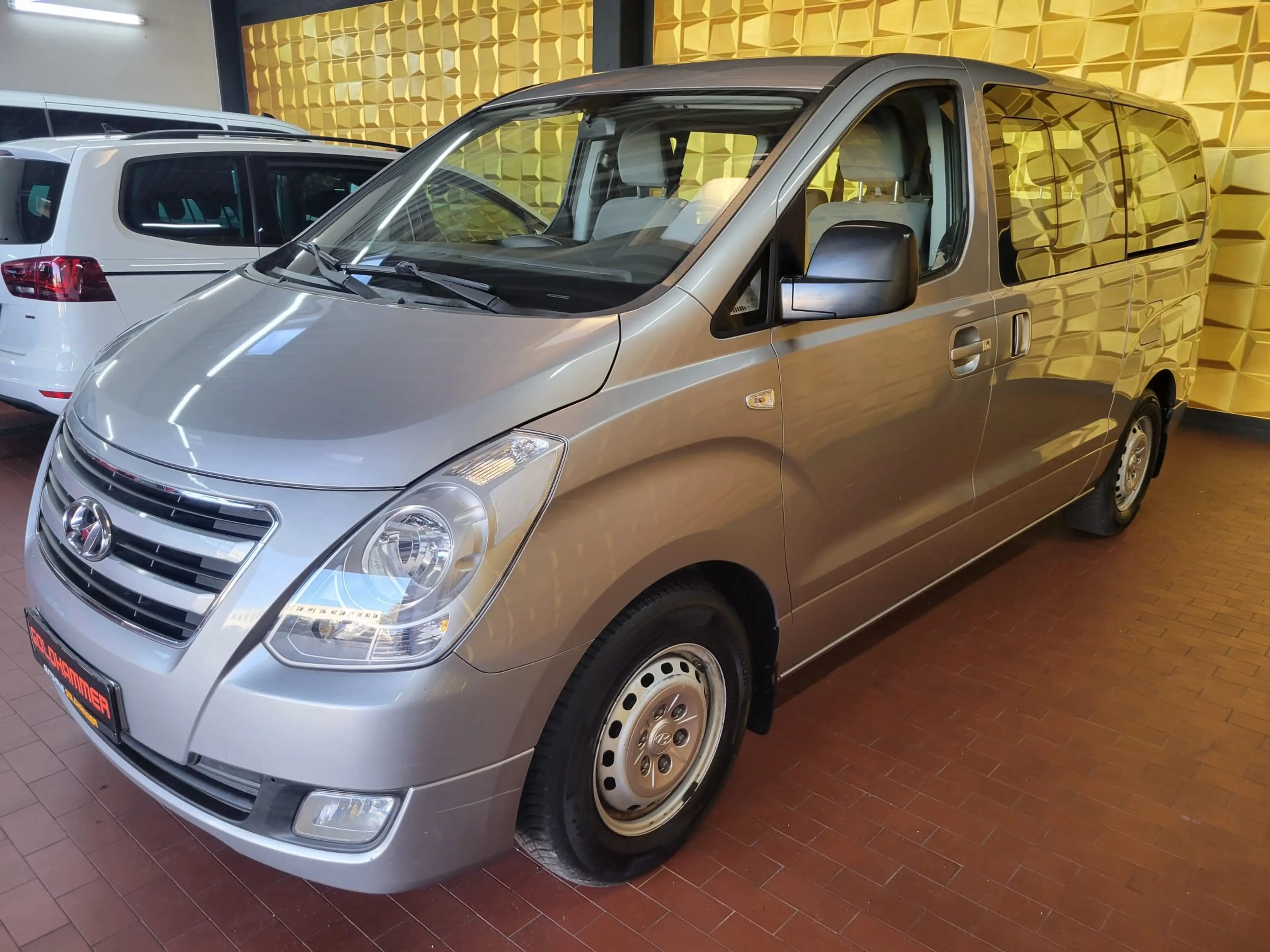 Hyundai H-1 2.5 CRDi Travel KAMERA/TEMP/NAV — photo 3