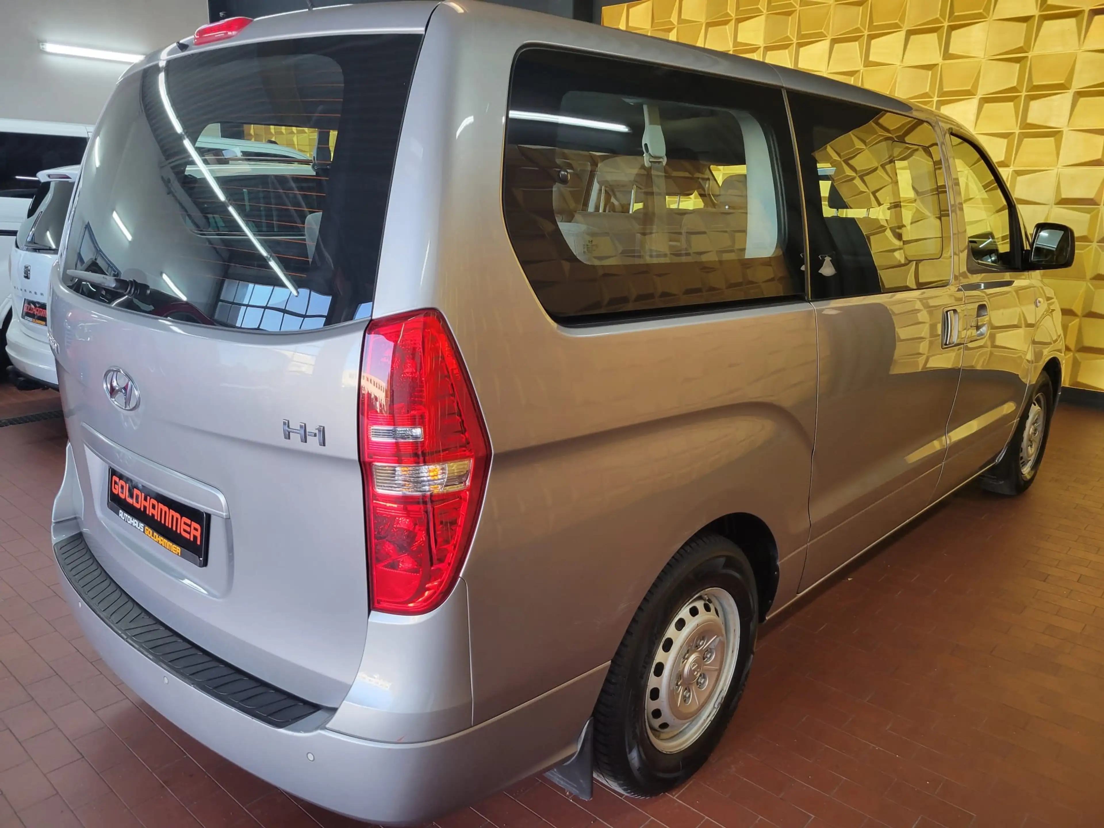 Hyundai H-1 2.5 CRDi Travel KAMERA/TEMP/NAV — photo 6