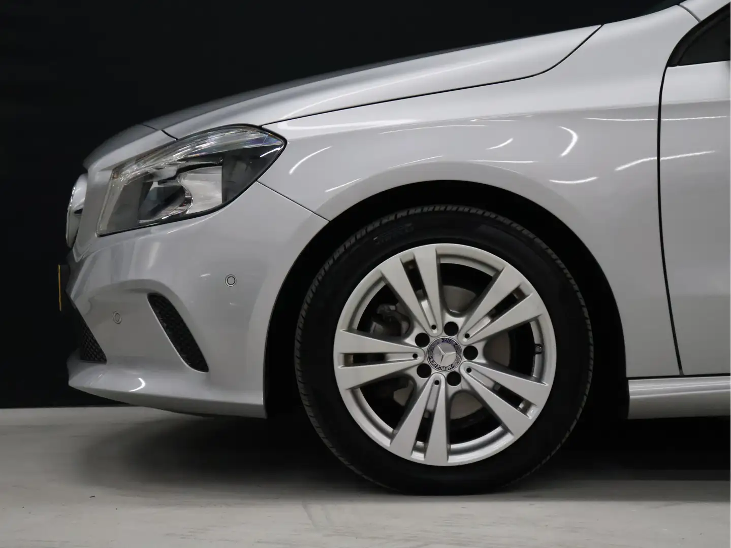Mercedes-Benz A 180 Sport *WEEKAANBIEDING* [CAMERA, PDC ACHTER, CRUISE Gris - 2