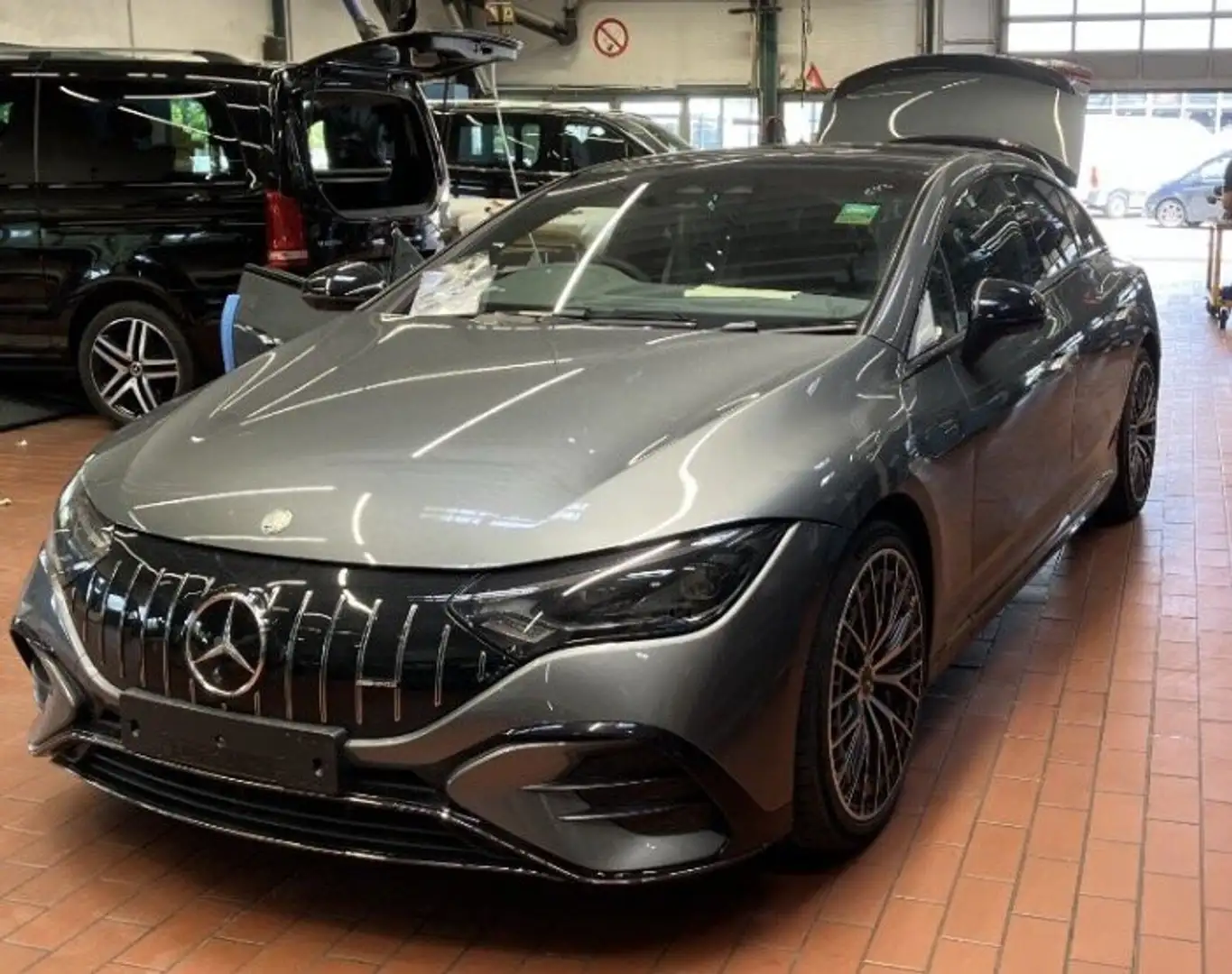 Mercedes-Benz EQE 53 EQE 53 AMG 4Matic+ RHD RECHTSLENKER Grigio - 1