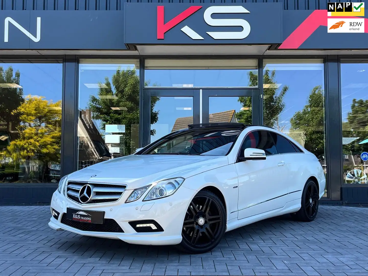 Mercedes-Benz E 250 Coupé CGI AMG Pano Leder Wit - 1