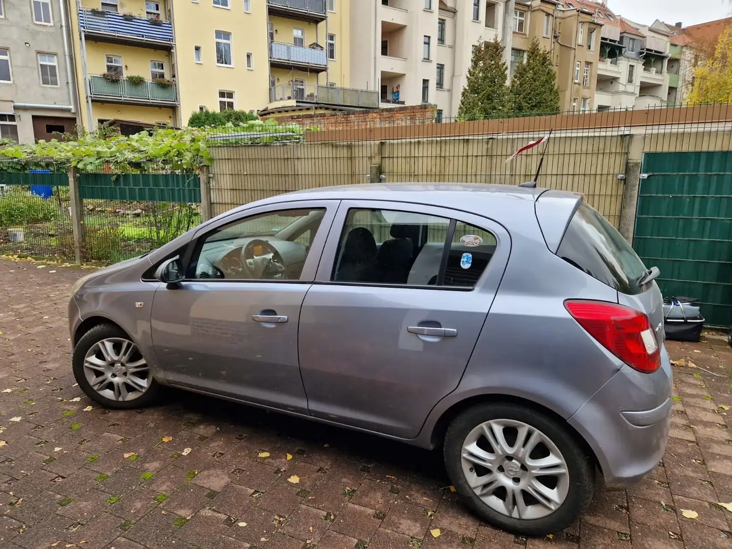 Opel Corsa Corsa 5-Türer 1.4 16V Edition Silber - 2