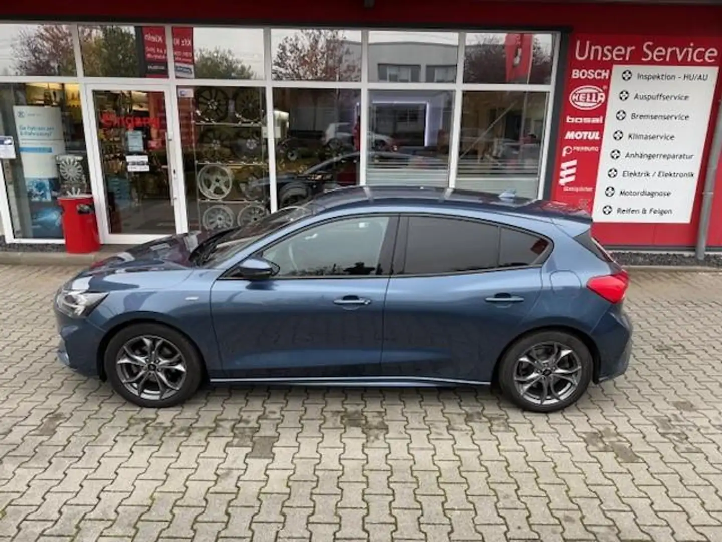 Ford Focus ST-Line Automatik Anhängerkupplung Blau - 2