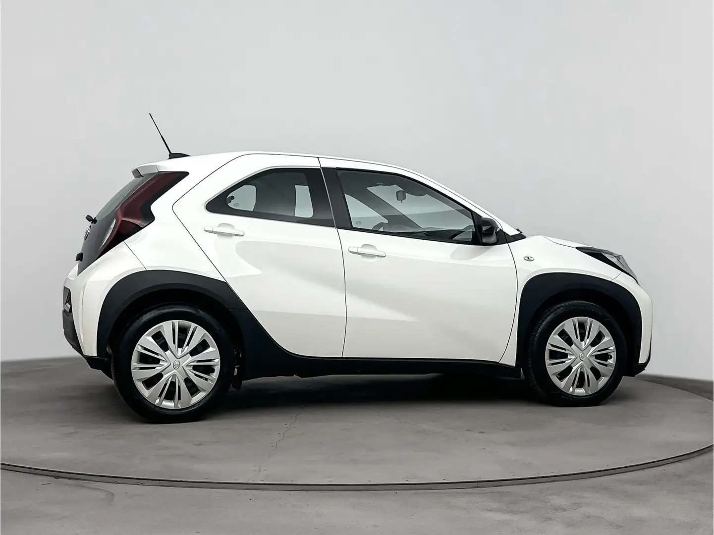 Toyota Aygo X 1.0 VVT-i MT Play Limited | Camera | Airco | Stoel Wit - 2