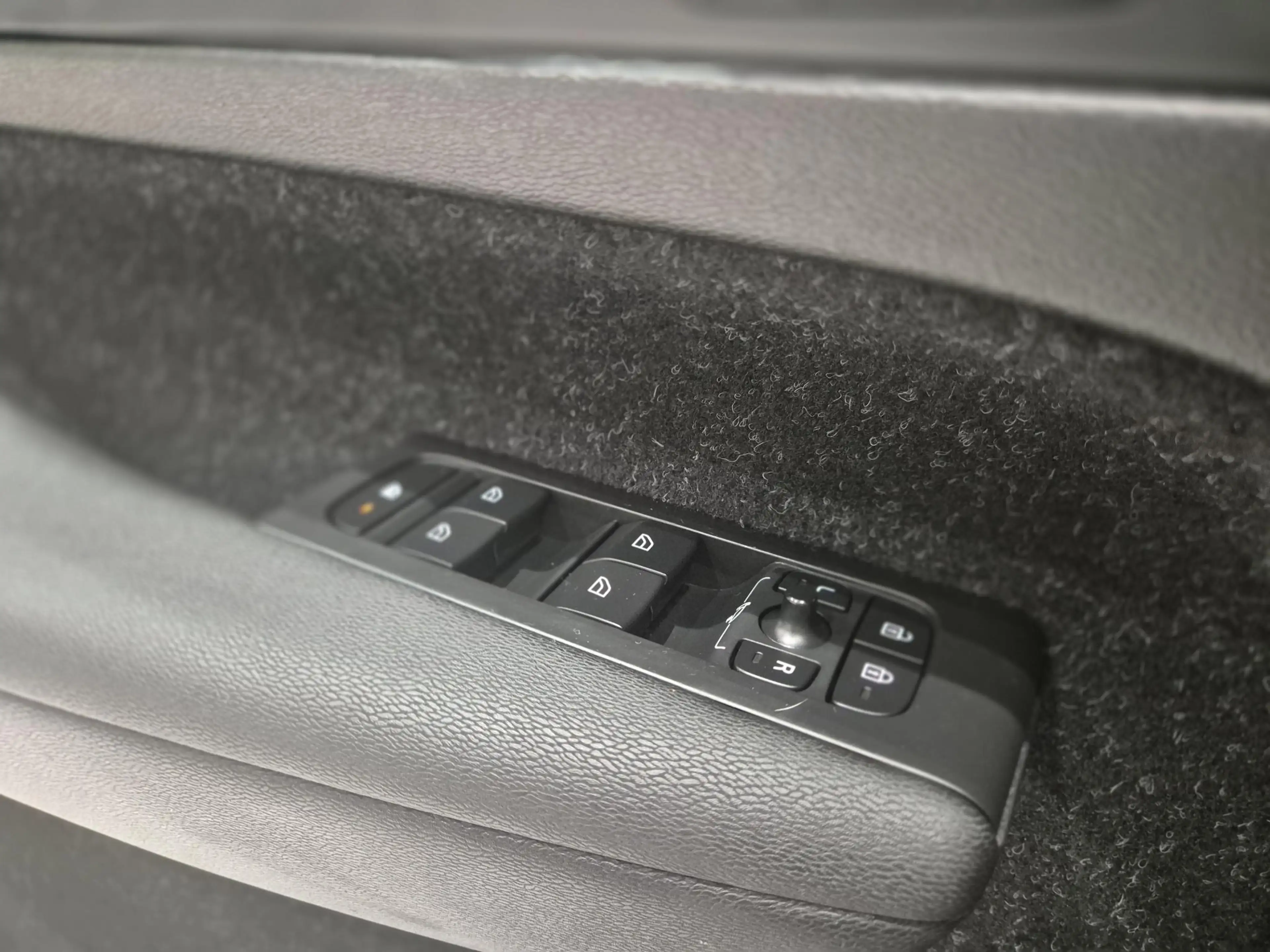 Volvo XC40 1.5 T5 Recharge Inscription | Trekhaak | Panoramad — photo 16