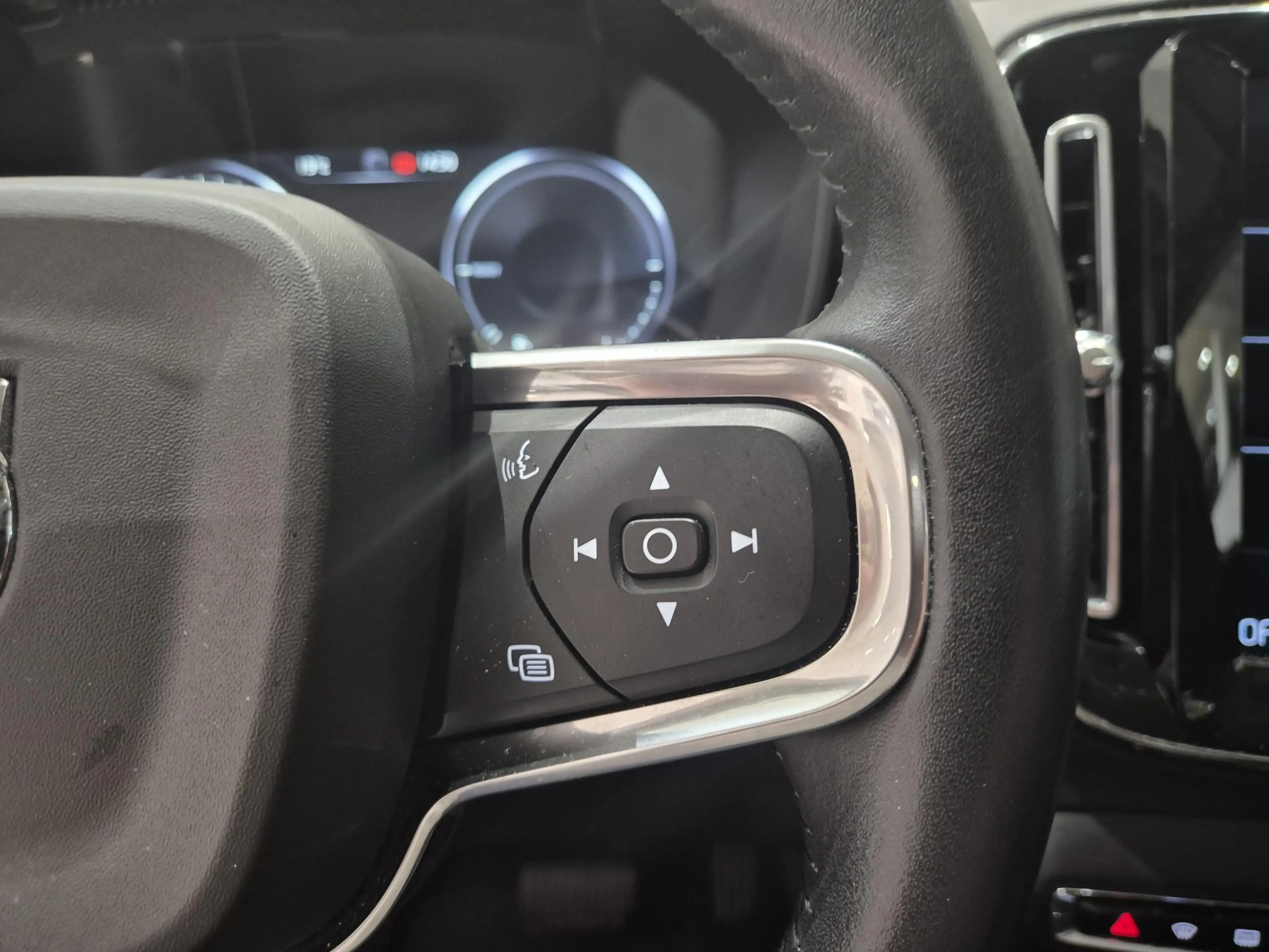Volvo XC40 1.5 T5 Recharge Inscription | Trekhaak | Panoramad — photo 18